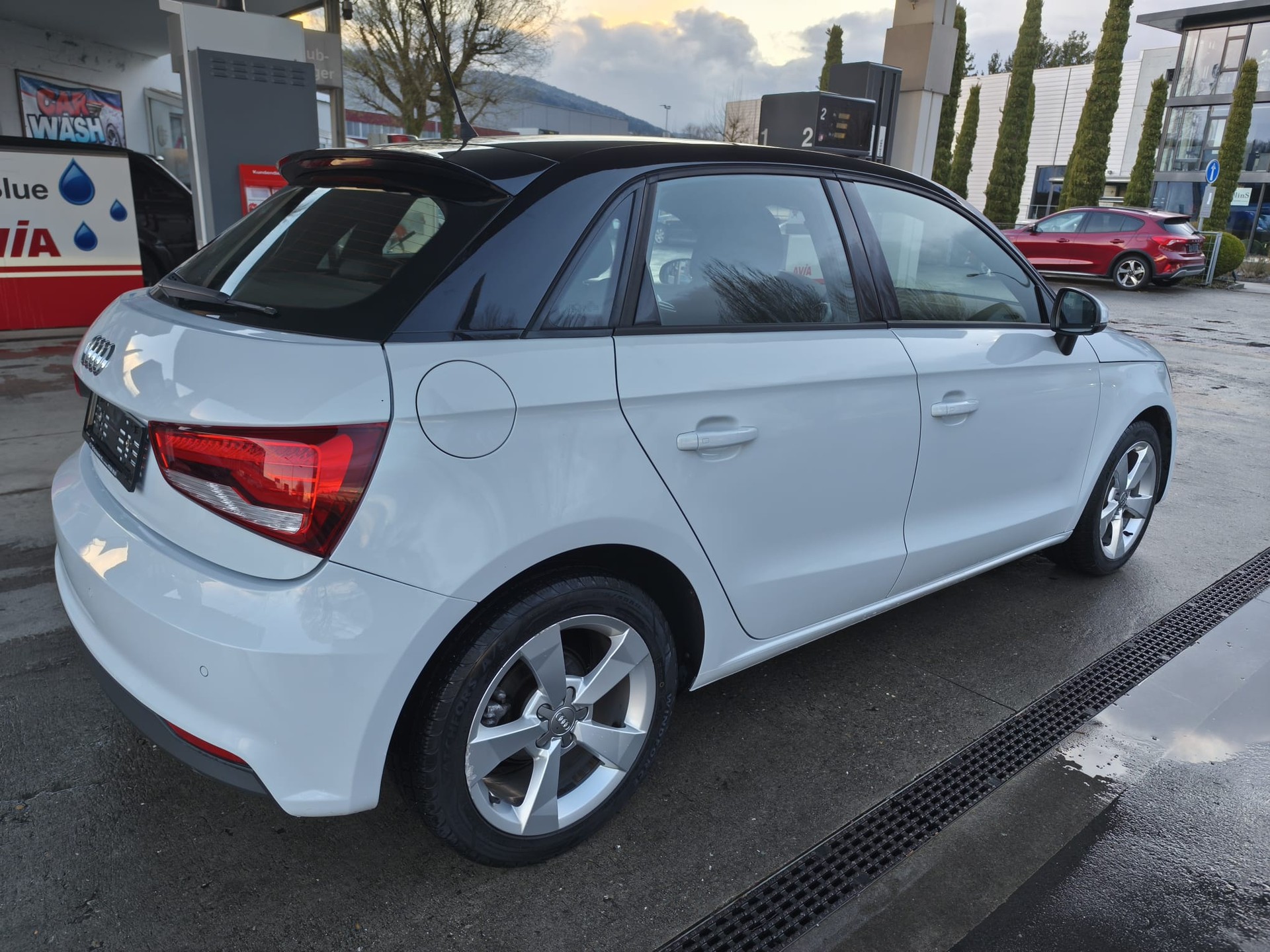 AUDI A1 Sportback 1.4 TDI Design S-tronic-image-3