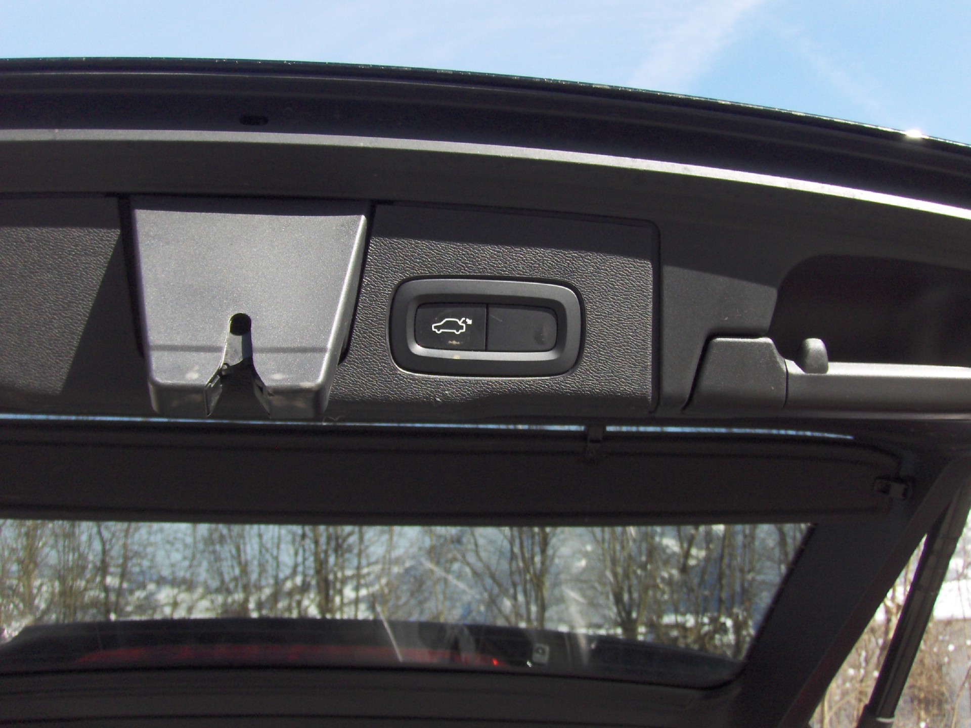 VOLVO XC60 B4 Diesel Mild Hybrid AWD Momentum Geartronic-image-7