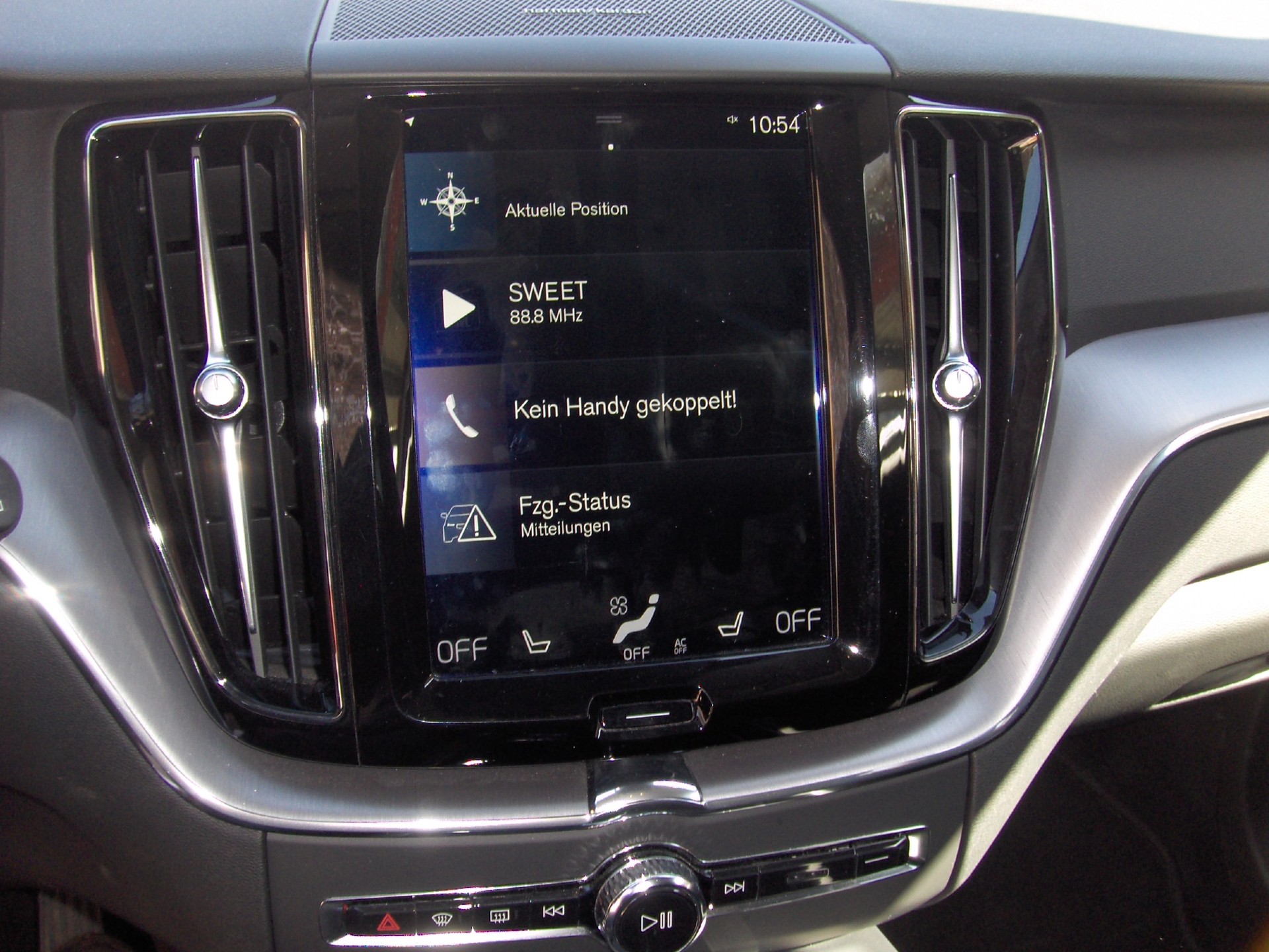 VOLVO XC60 B4 Diesel Mild Hybrid AWD Momentum Geartronic-image-9