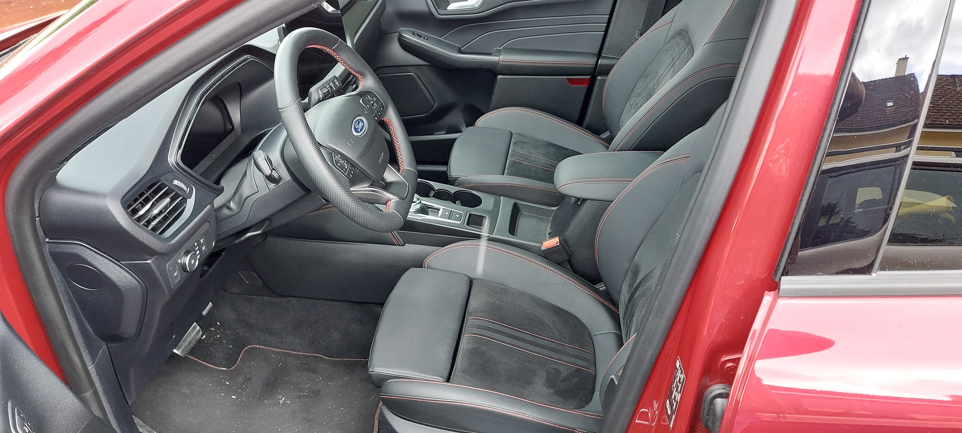 FORD Kuga 2.5 FHEV ST-Line X 4WD-image-4