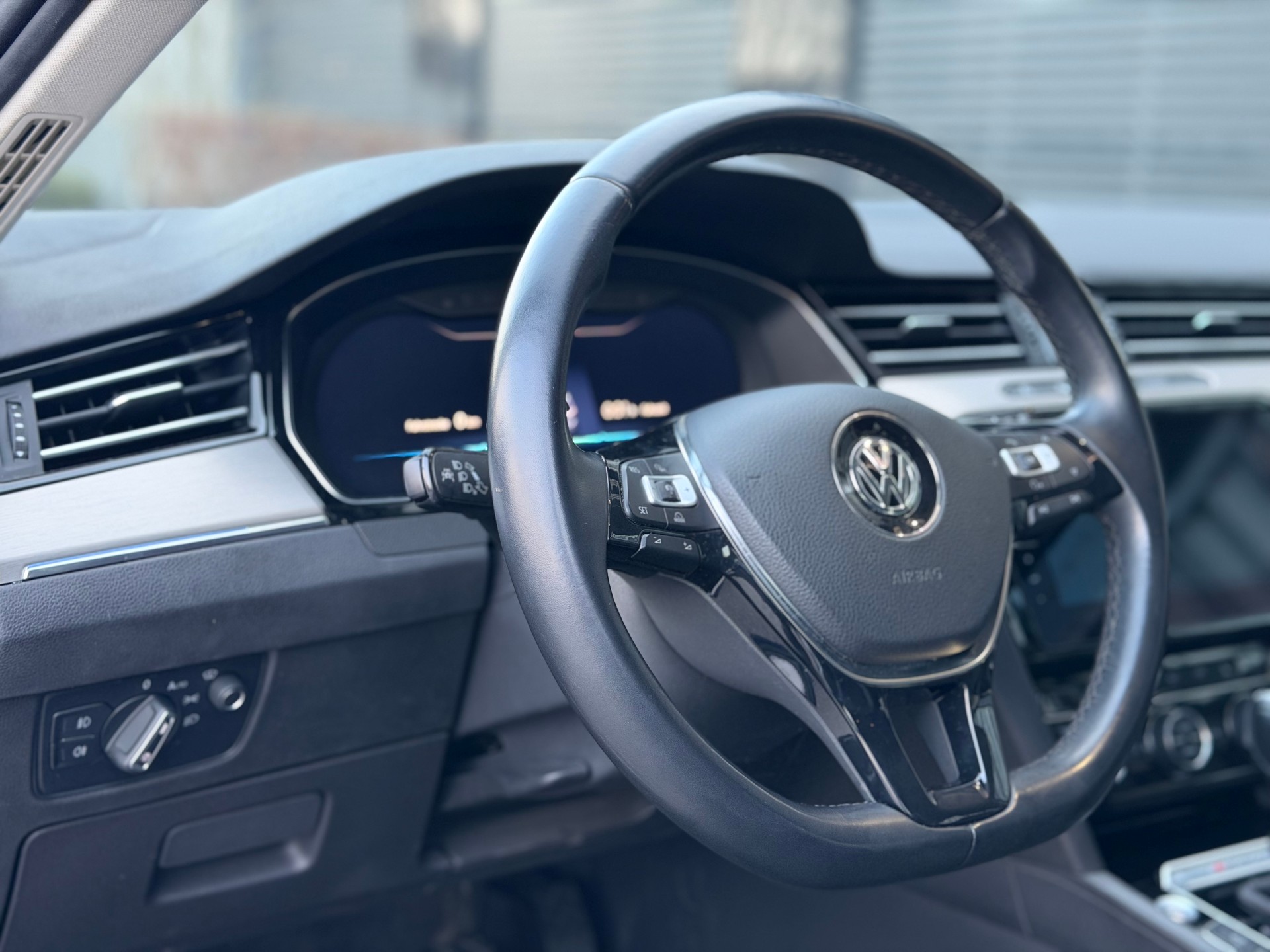 VW Passat Variant 2.0 TDI BMT Highline DSG 4Motion-image-12