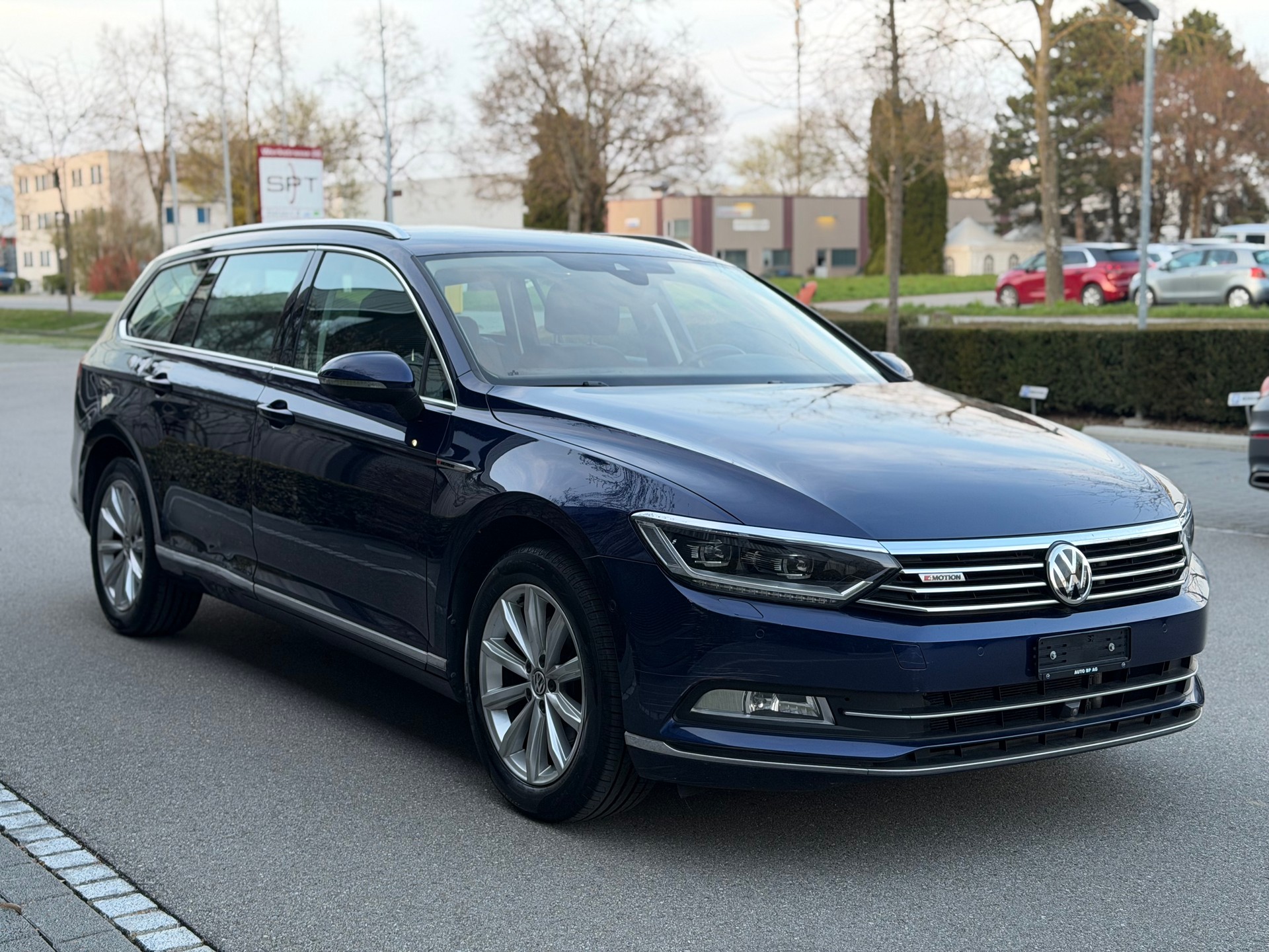 VW Passat Variant 2.0 TDI BMT Highline DSG 4Motion-image-3