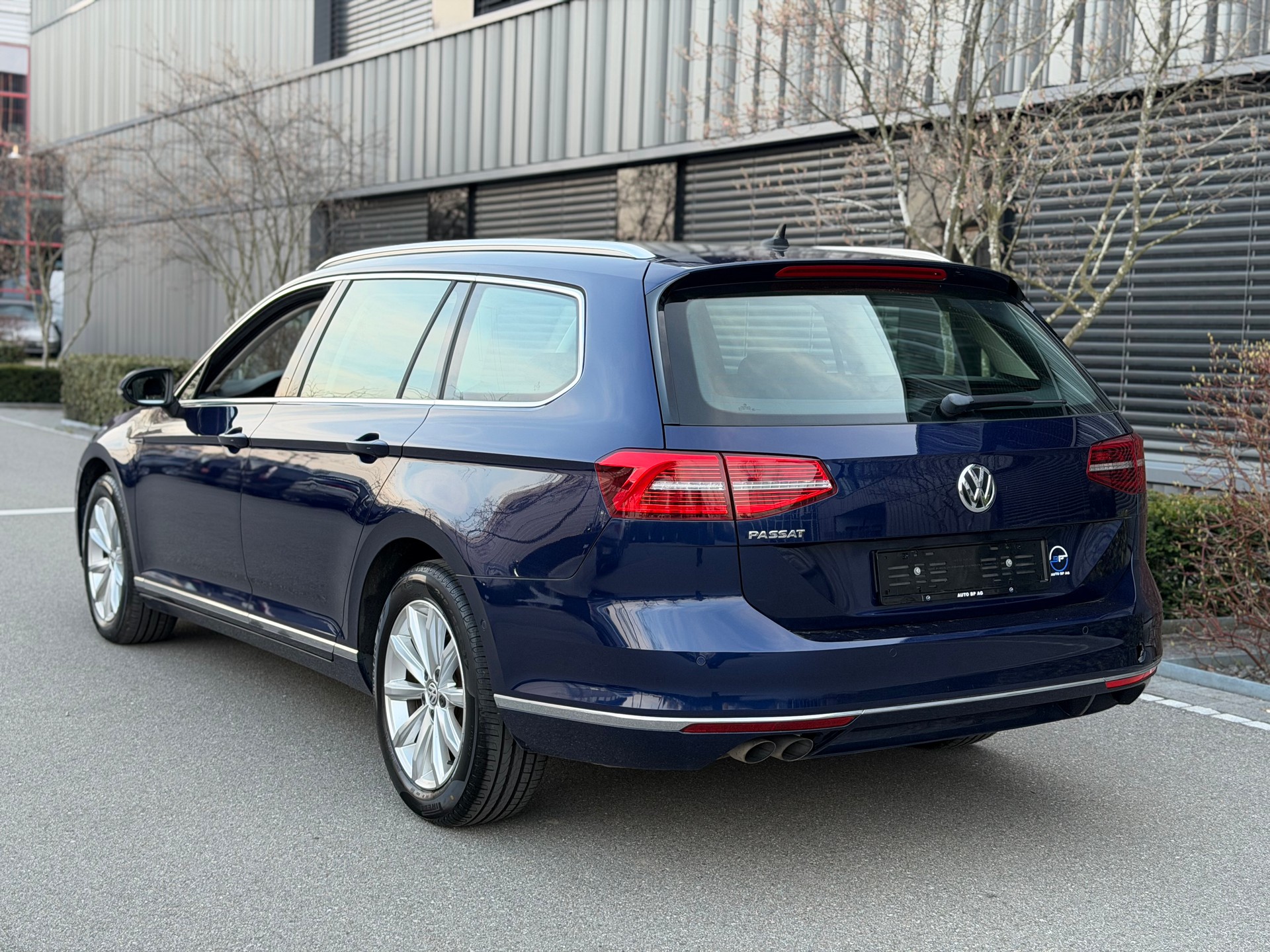 VW Passat Variant 2.0 TDI BMT Highline DSG 4Motion-image-6