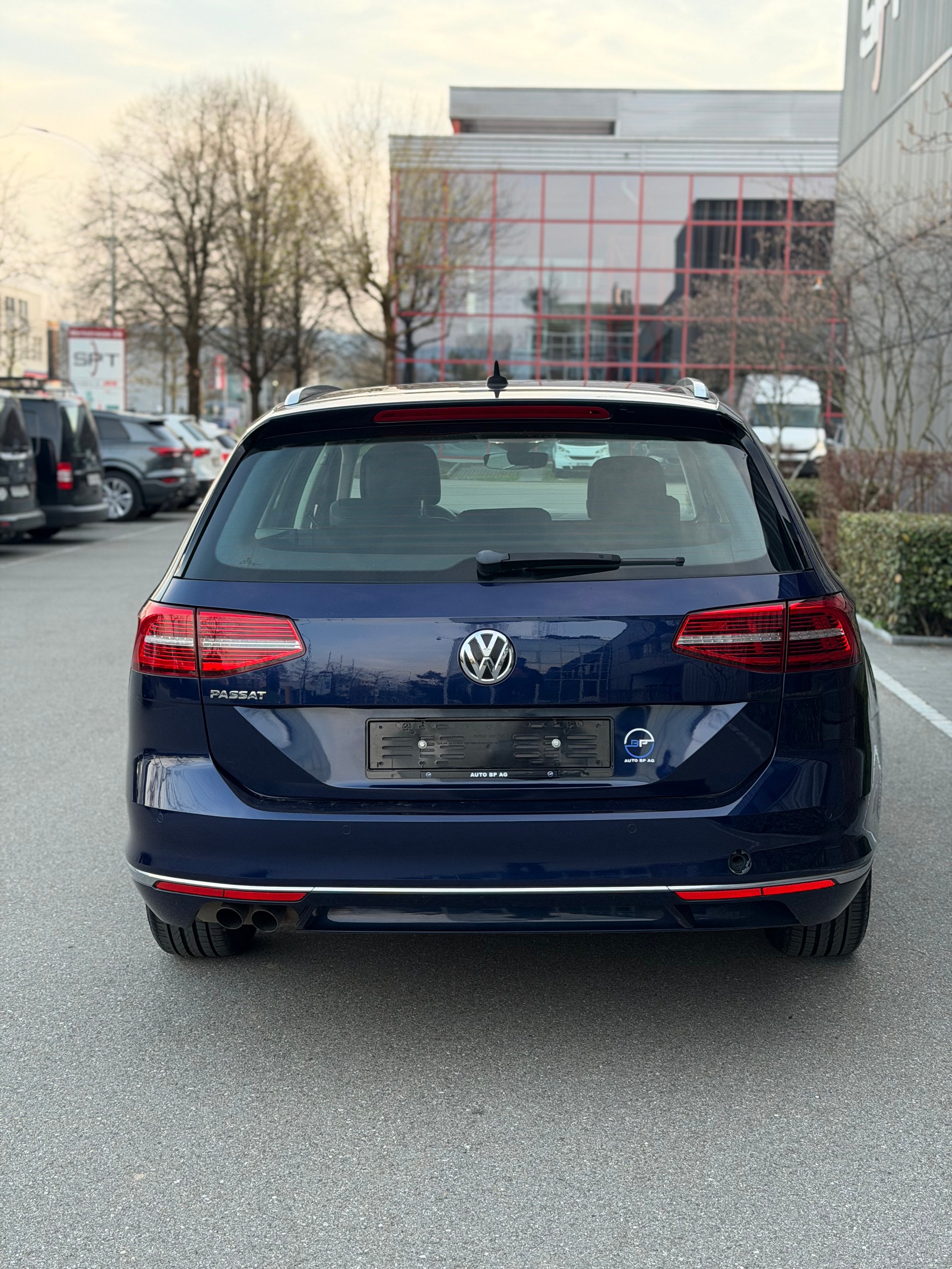 VW Passat Variant 2.0 TDI BMT Highline DSG 4Motion-image-4