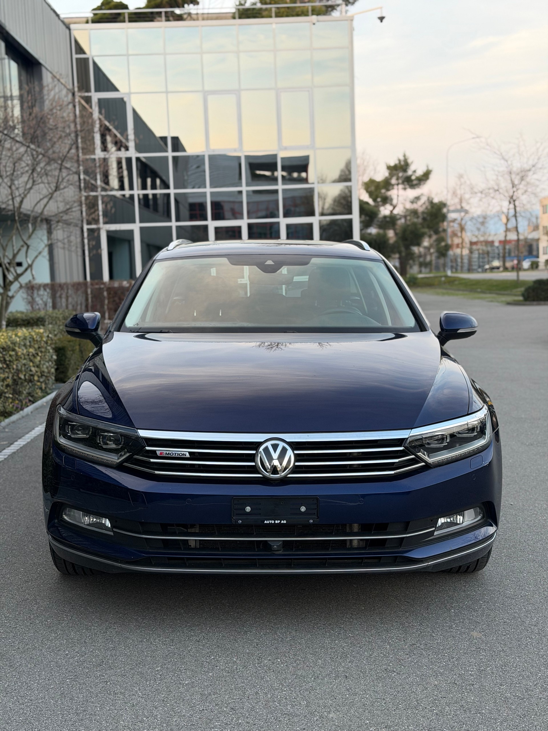 VW Passat Variant 2.0 TDI BMT Highline DSG 4Motion-image-2