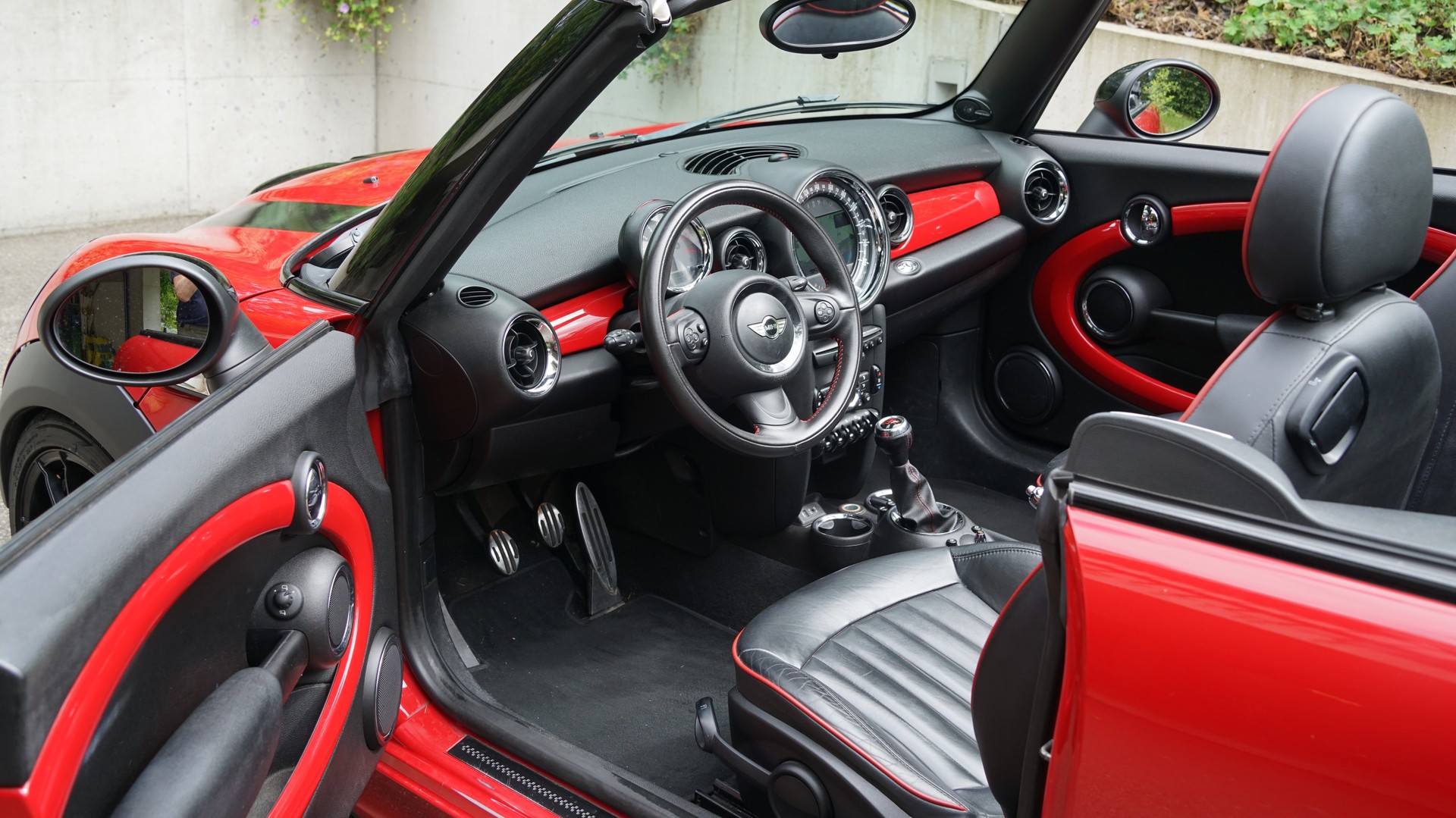 MINI Cooper John Cooper Works Cabriolet-image-4