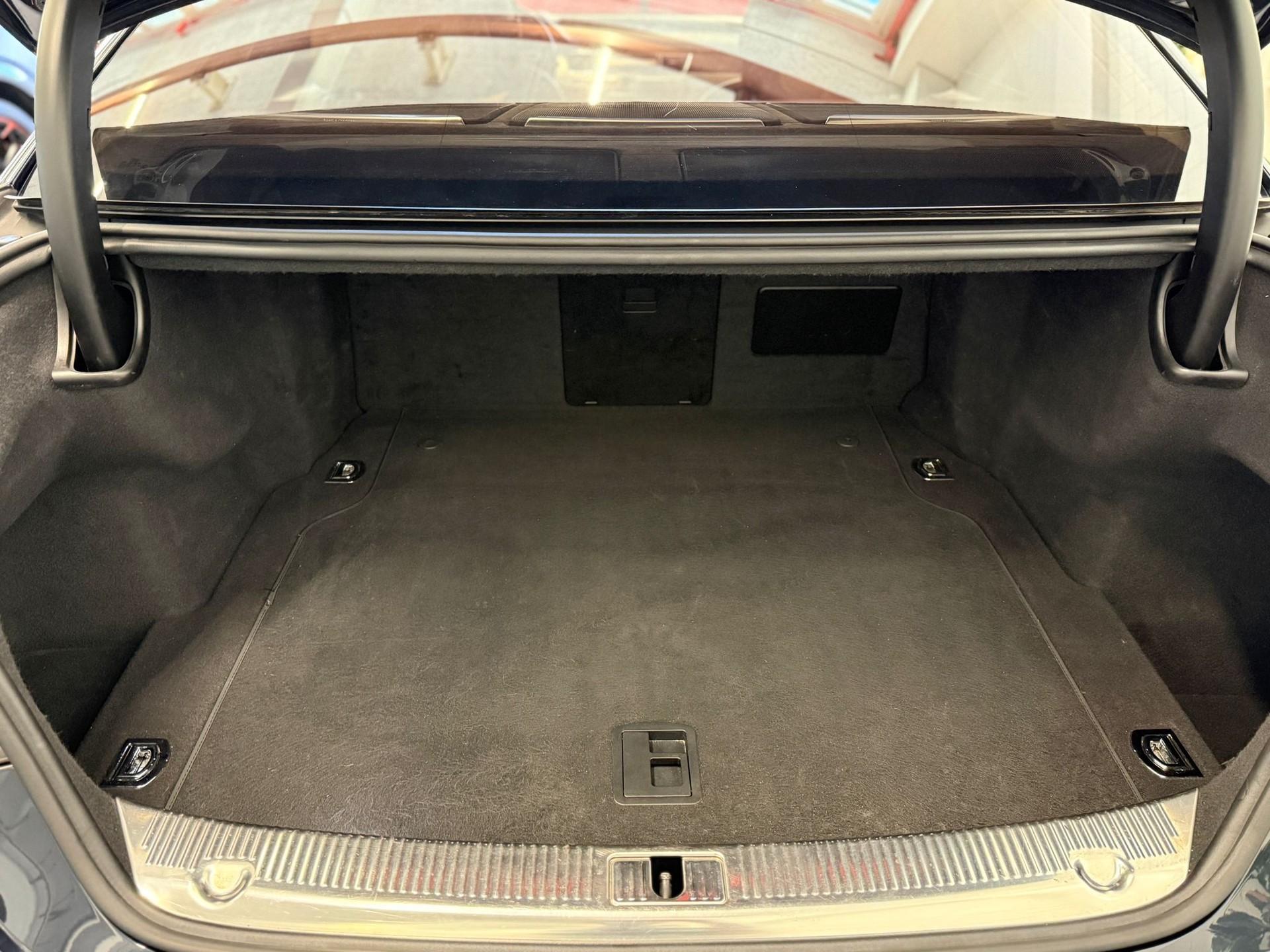AUDI A8 L 6.3 FSI W12 quattro tiptronic-image-11