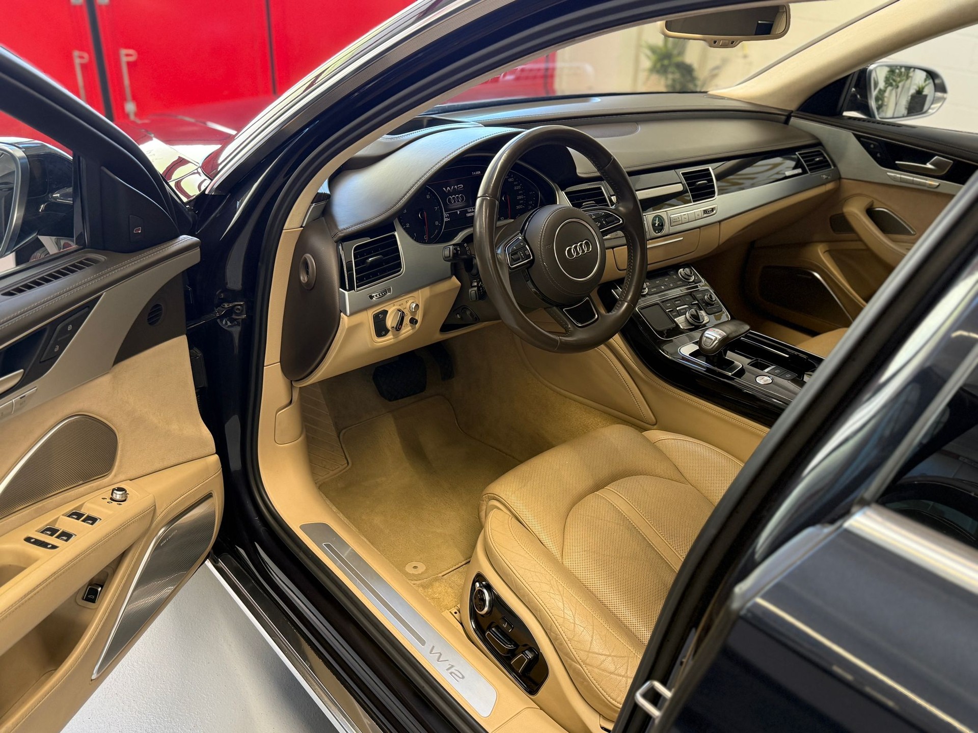 AUDI A8 L 6.3 FSI W12 quattro tiptronic-image-5