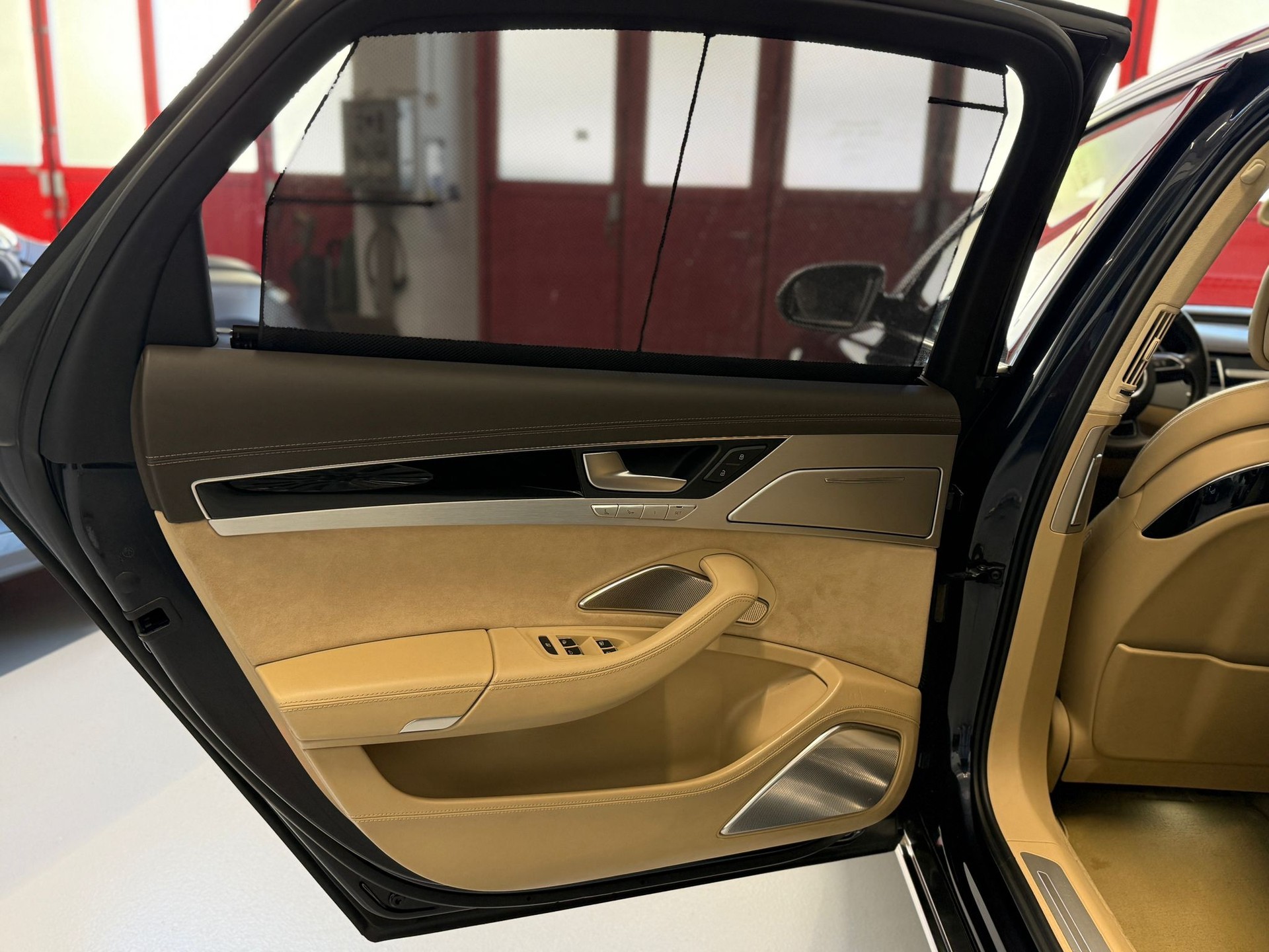 AUDI A8 L 6.3 FSI W12 quattro tiptronic-image-9