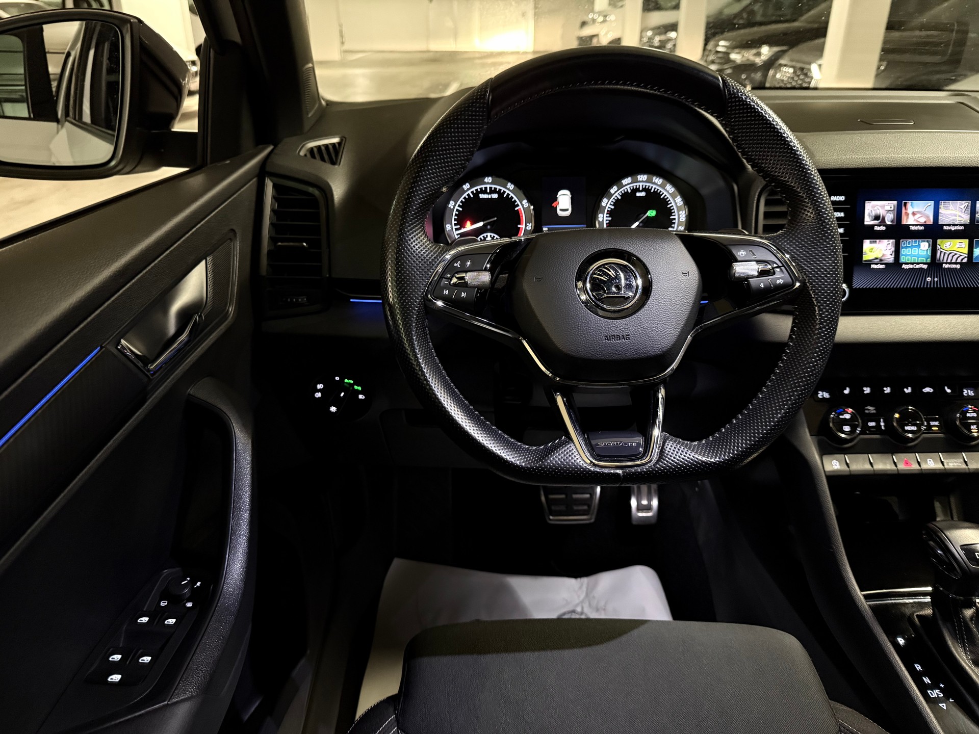 SKODA Karoq 1.5 TSI ACT SportLine DSG Panorama Glasdach, Ambiente Beleuchtung-image-13