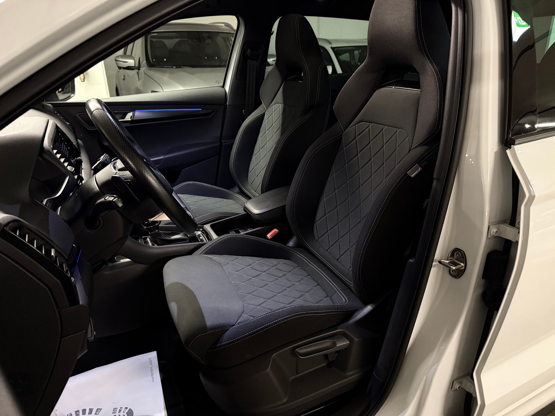 SKODA Karoq 1.5 TSI ACT SportLine DSG Panorama Glasdach, Ambiente Beleuchtung-image-10
