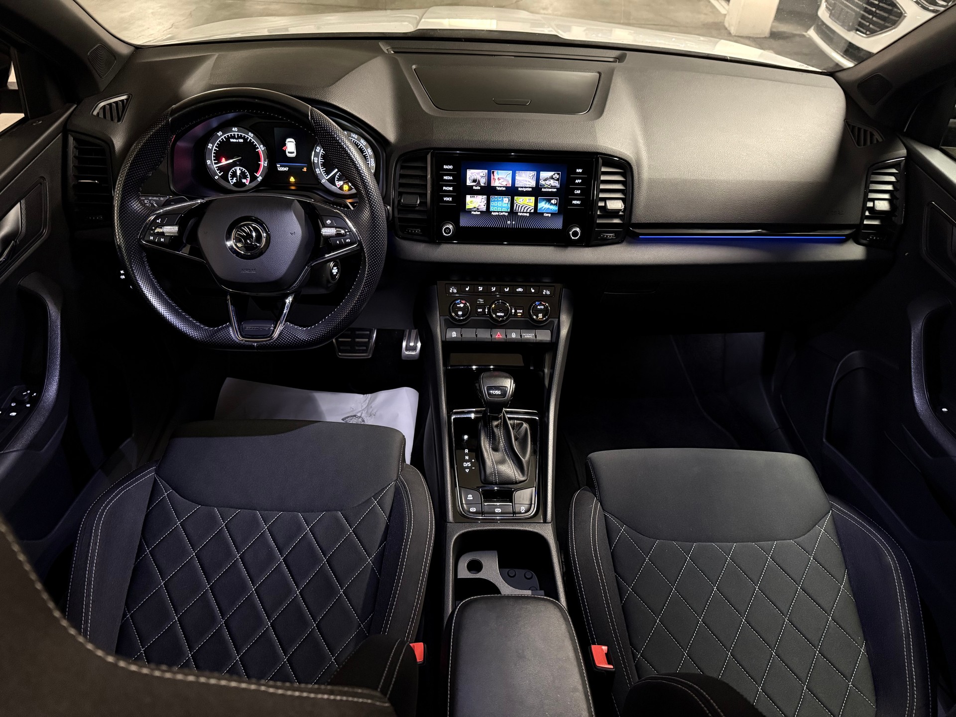 SKODA Karoq 1.5 TSI ACT SportLine DSG Panorama Glasdach, Ambiente Beleuchtung-image-7