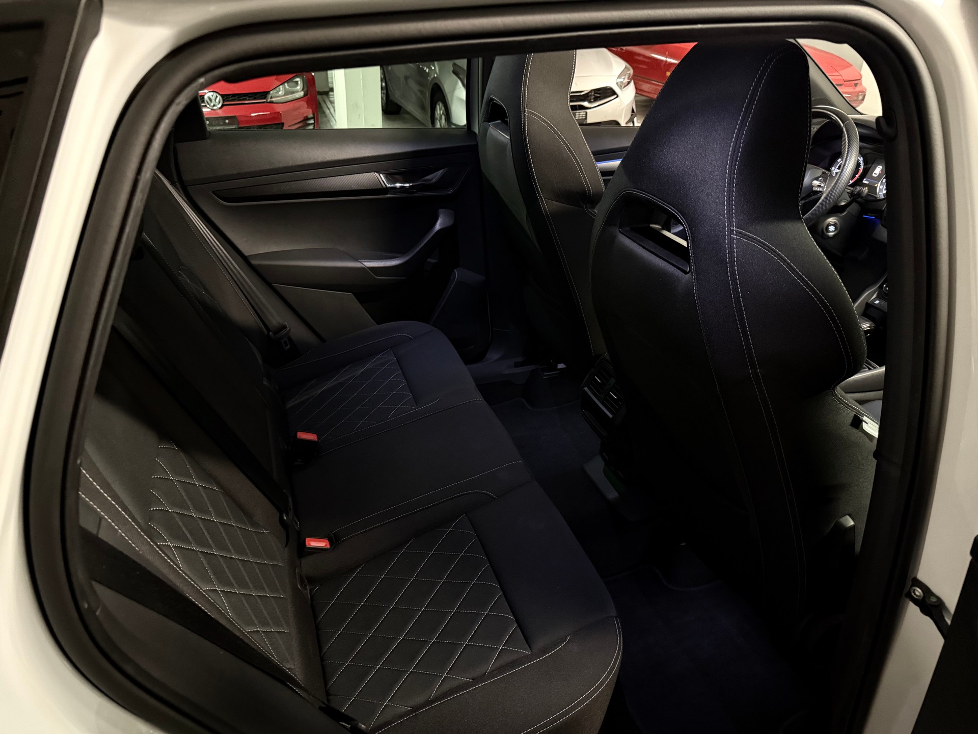 SKODA Karoq 1.5 TSI ACT SportLine DSG Panorama Glasdach, Ambiente Beleuchtung-image-12