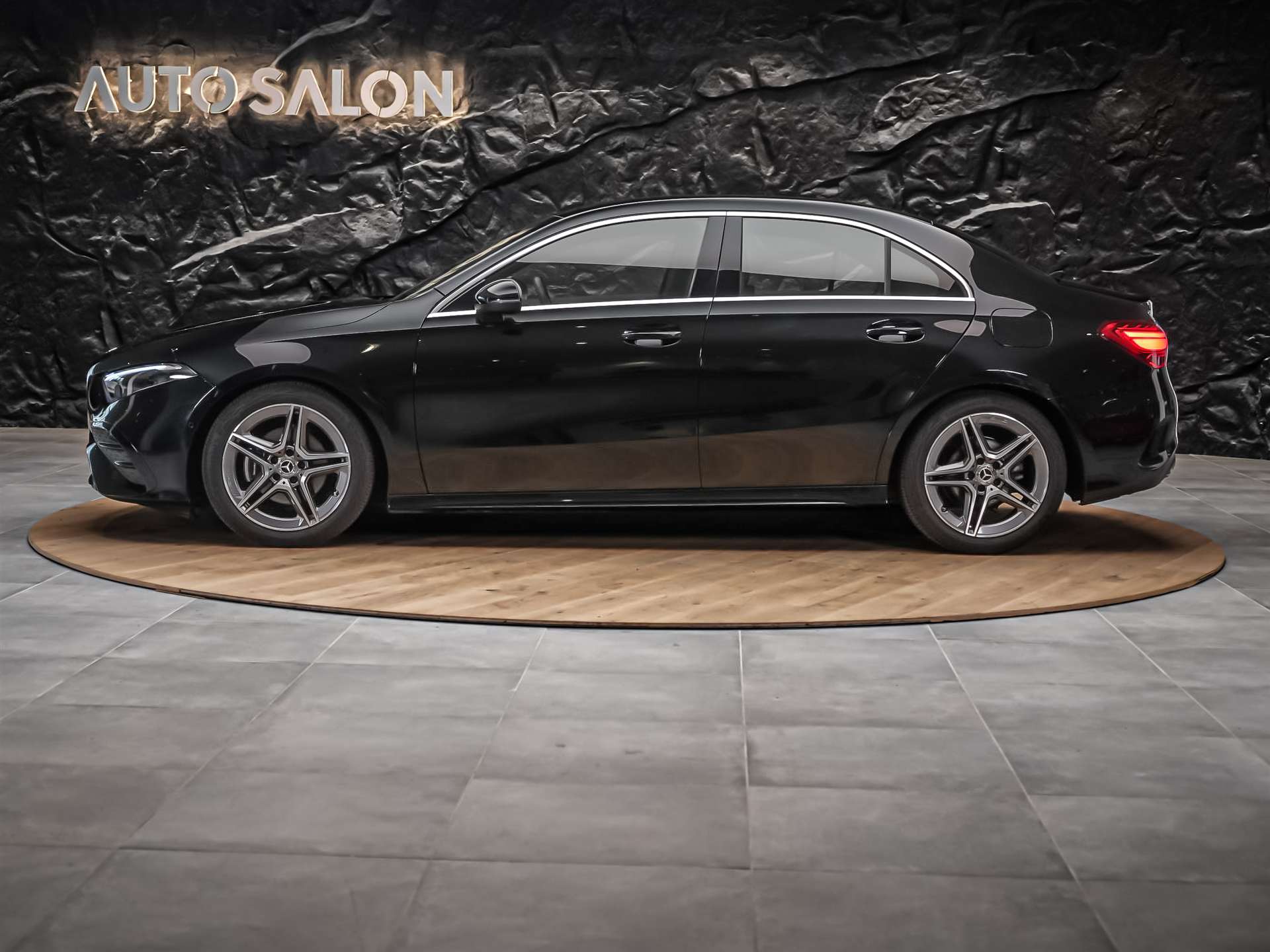 MERCEDES-BENZ A 200 d AMG Line 8G-DCT *Limousine*Facelift*Lenkradheizung*-showroom-element-2