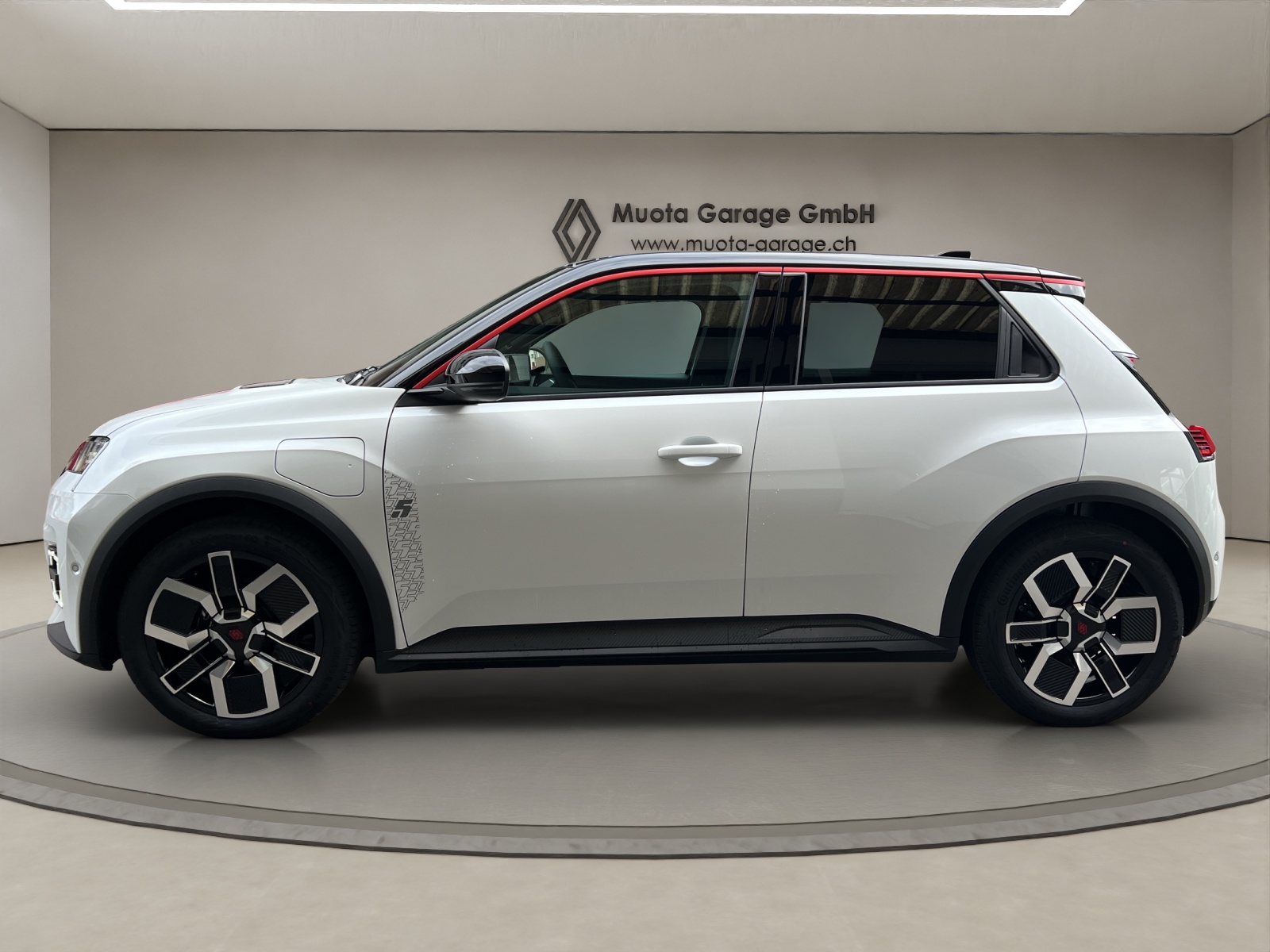 RENAULT R5 E-Tech Comfort Range techno-showroom-element-2