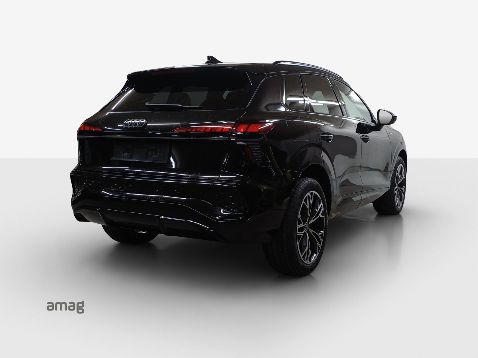 AUDI Q3 SUV 110 kW TFSI S tronic-image-4