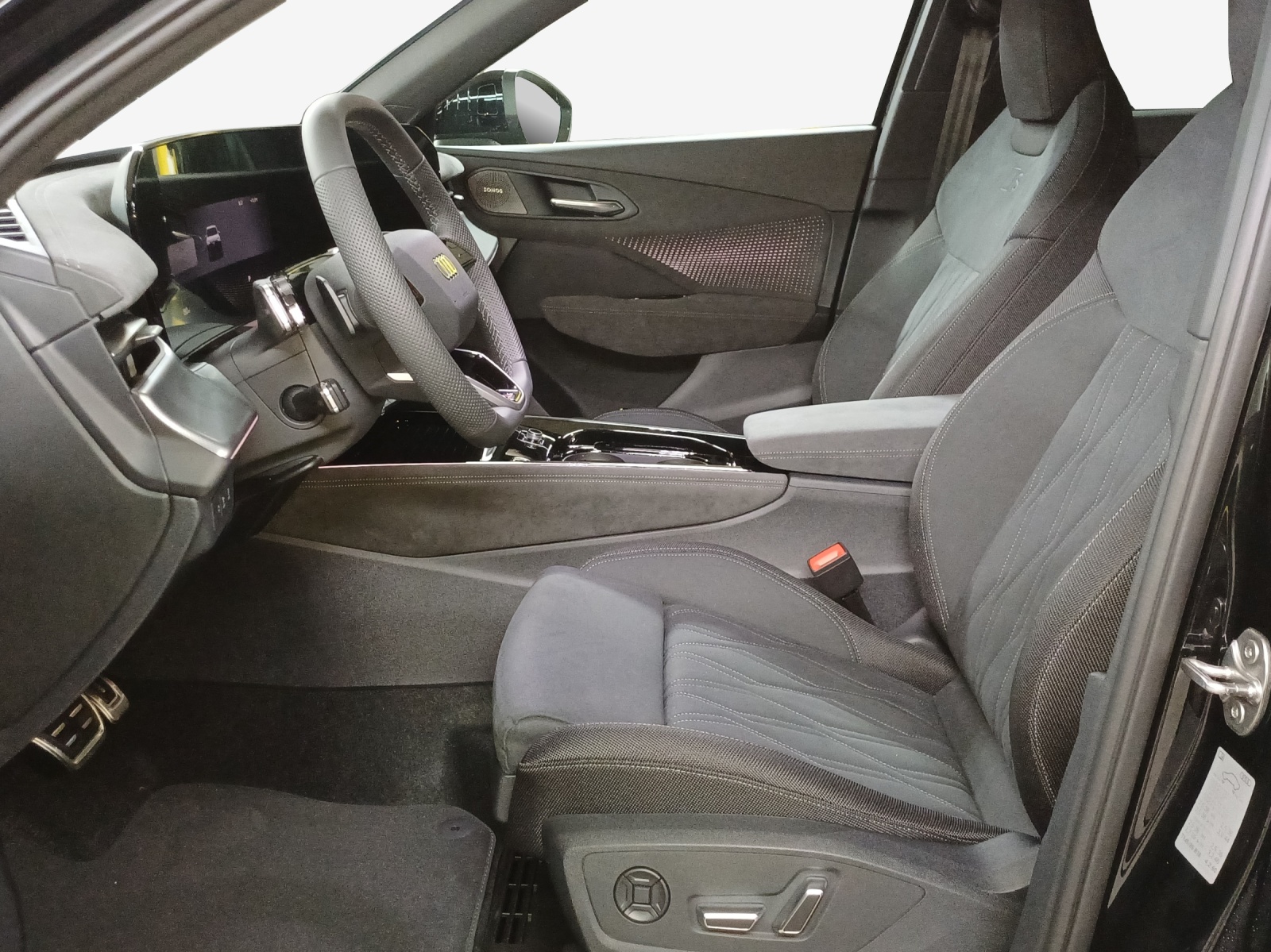 AUDI Q3 SUV 110 kW TFSI S tronic-image-7