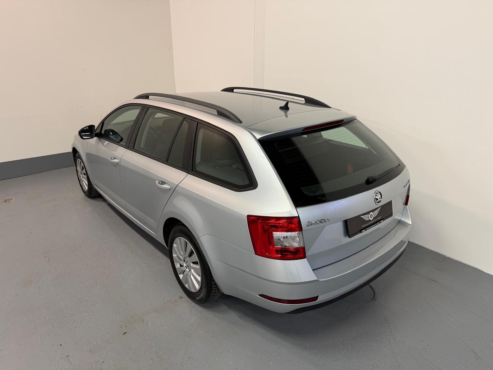 SKODA Octavia Combi 1.6 TDI Ambition-image-7