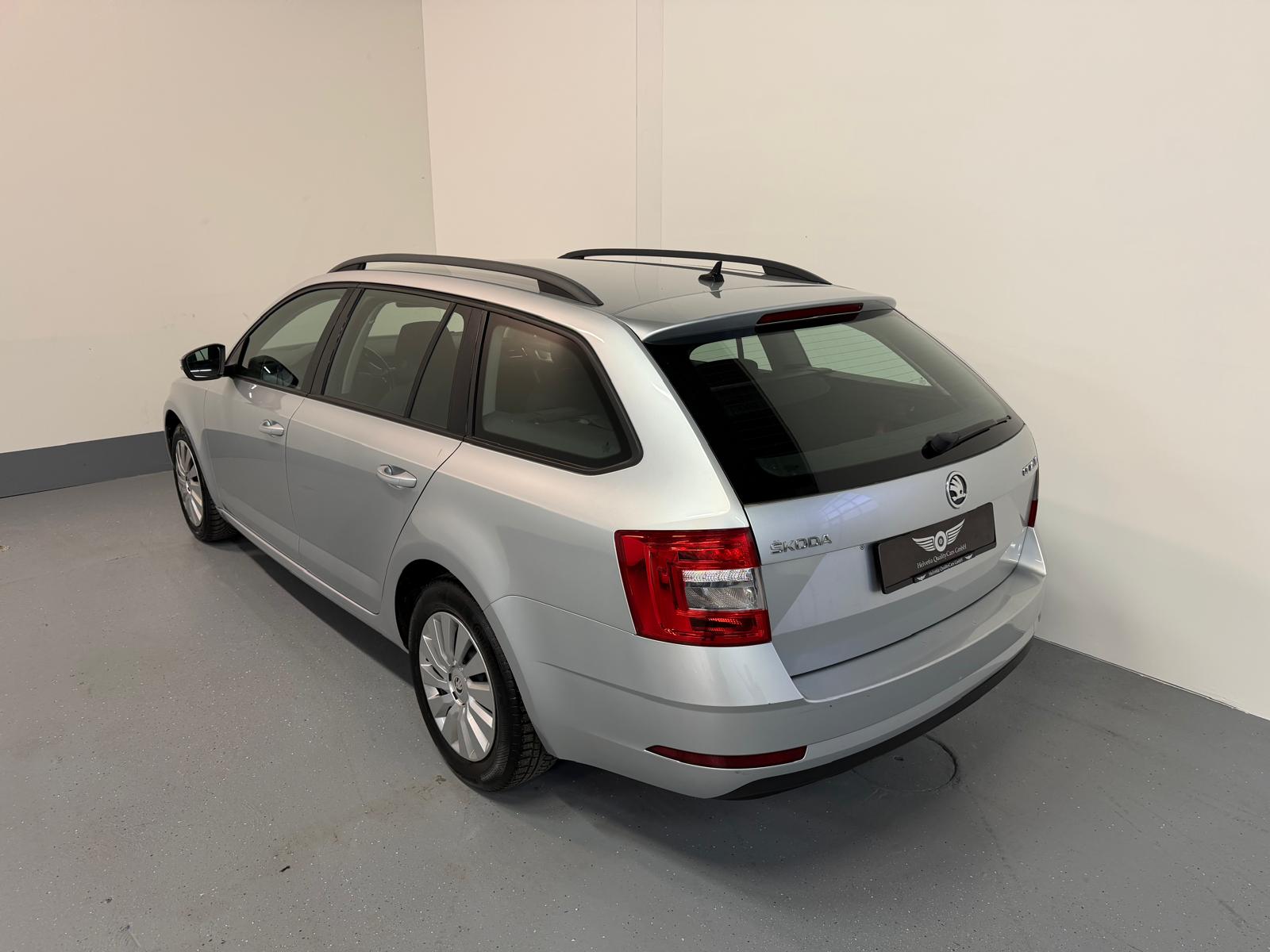 SKODA Octavia Combi 1.6 TDI Ambition-image-8