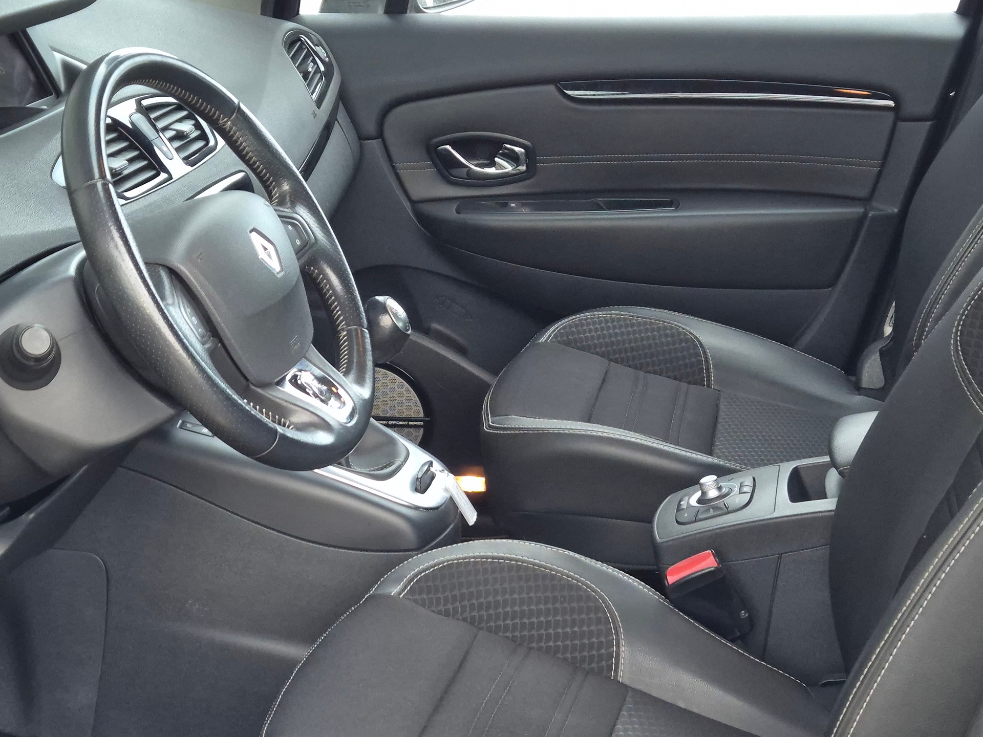 RENAULT GRAND SCÉNIC 1.2 16V TURBO BOSE-image-12