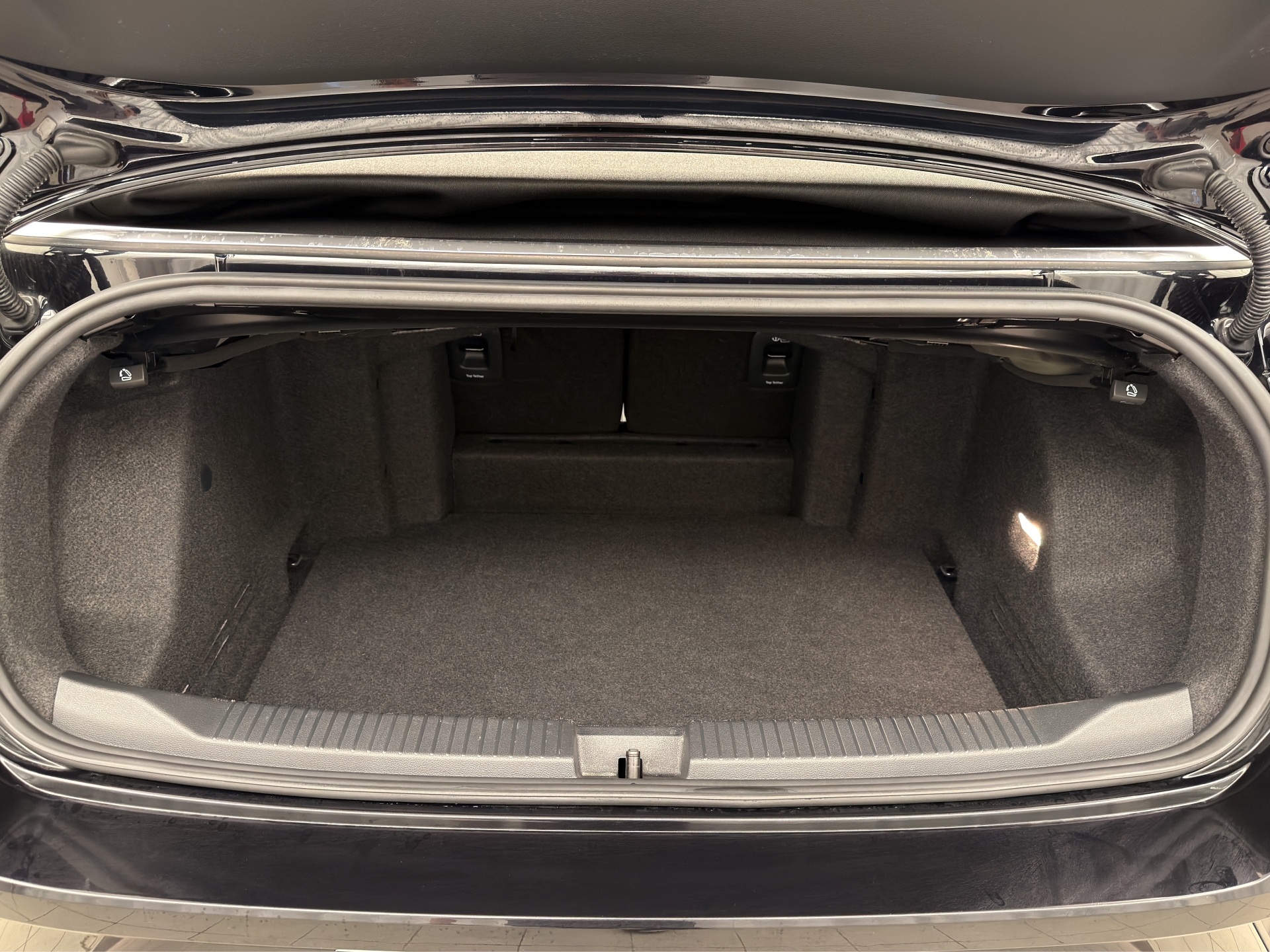 VW T-Roc Cabriolet 1.5 TSI R-Line-image-13