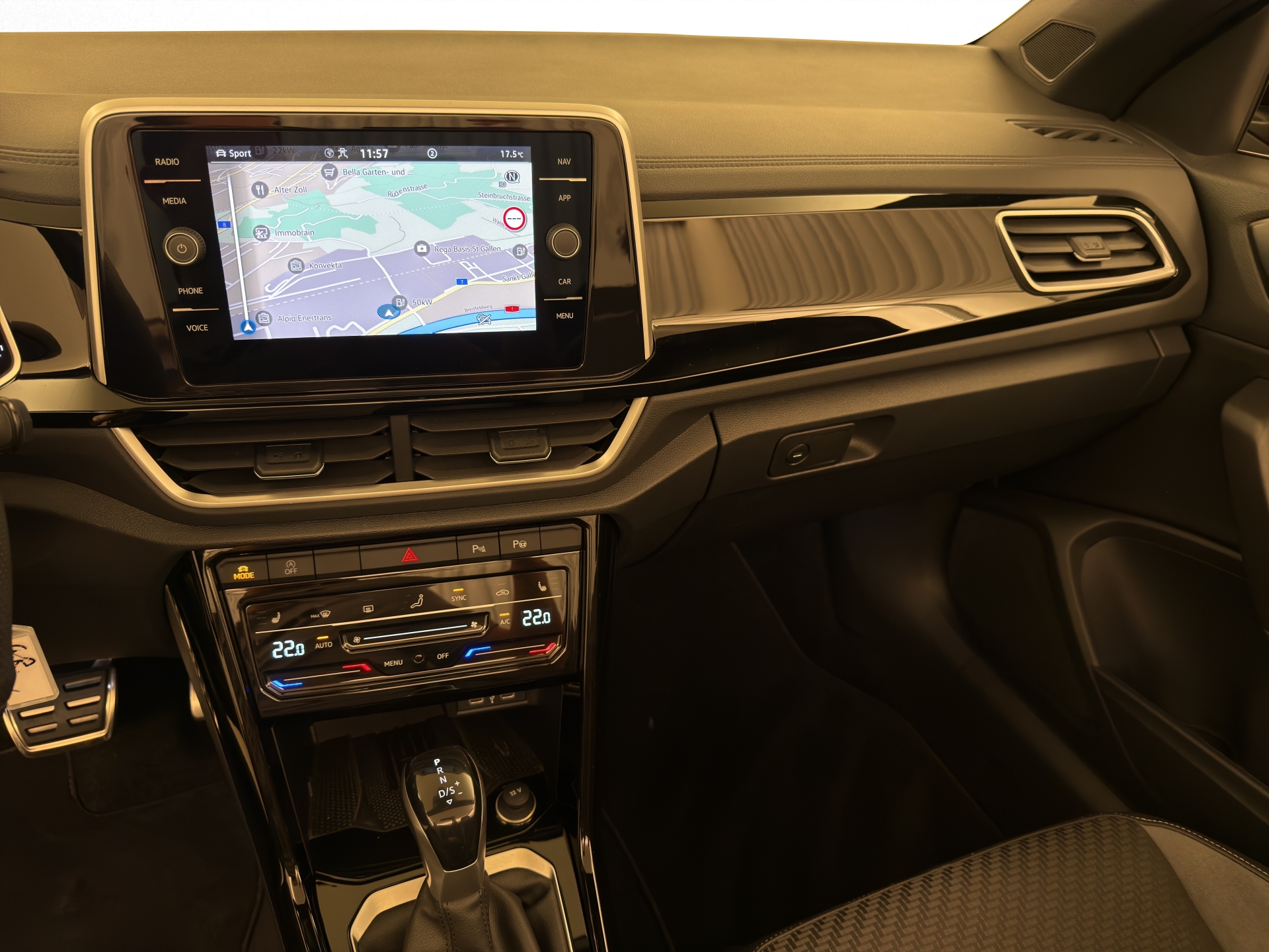 VW T-Roc Cabriolet 1.5 TSI R-Line-image-10