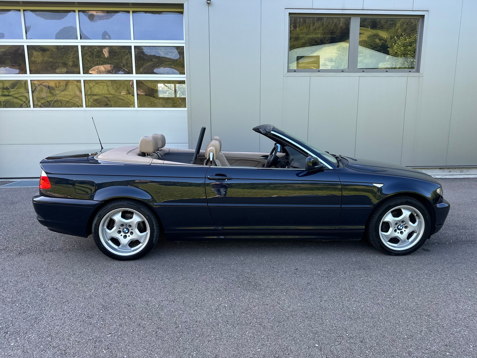 BMW 320Ci Cabriolet-image-3
