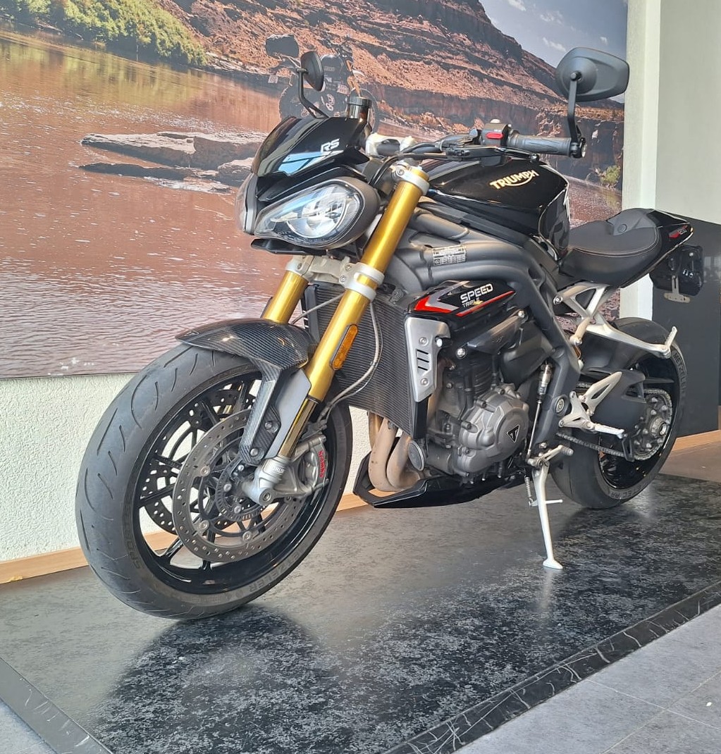 TRIUMPH Speed Triple RS-showroom-element-3