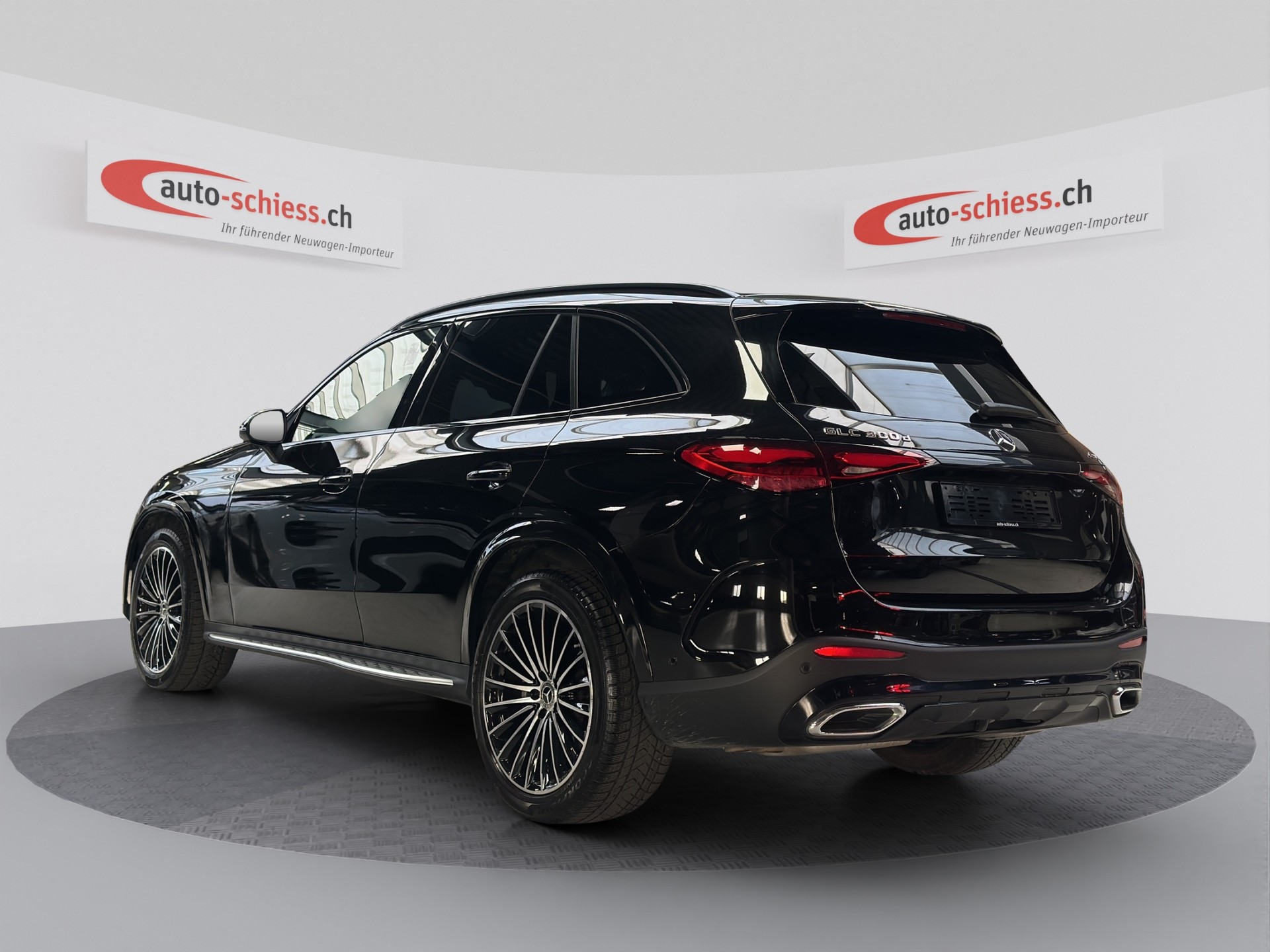 MERCEDES-BENZ GLC 300 d 4Matic AMG Night 9G-Tronic-image-2