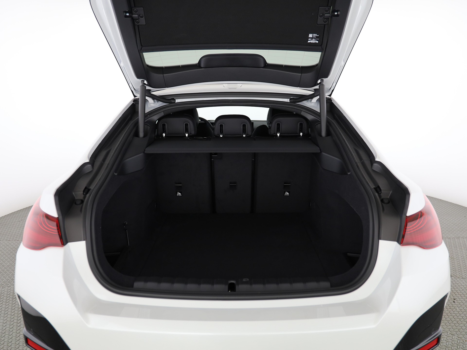 BMW i4 xDrive40-image-12
