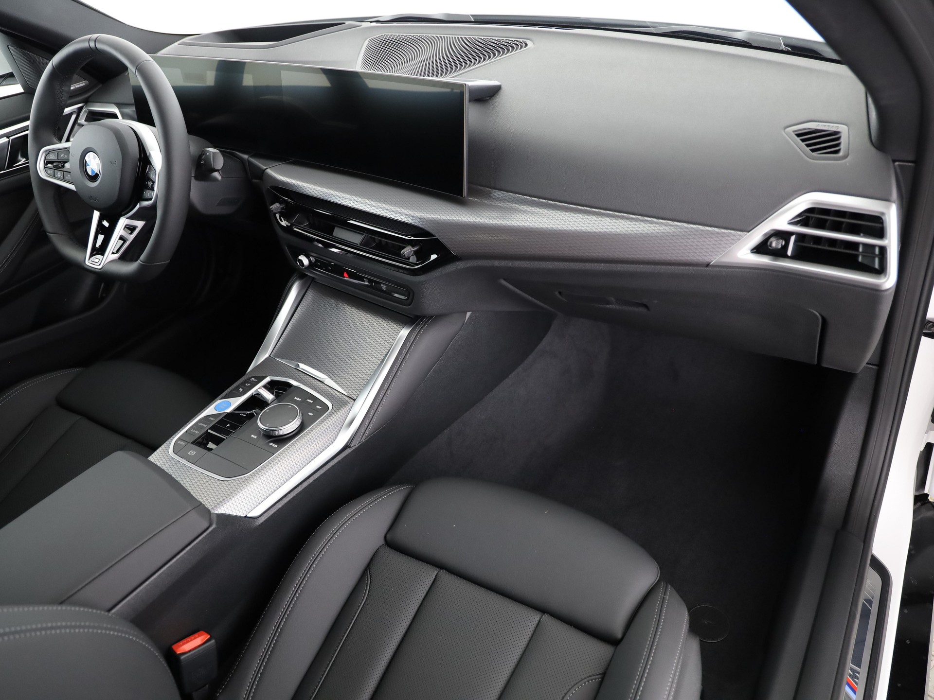 BMW i4 xDrive40-image-13