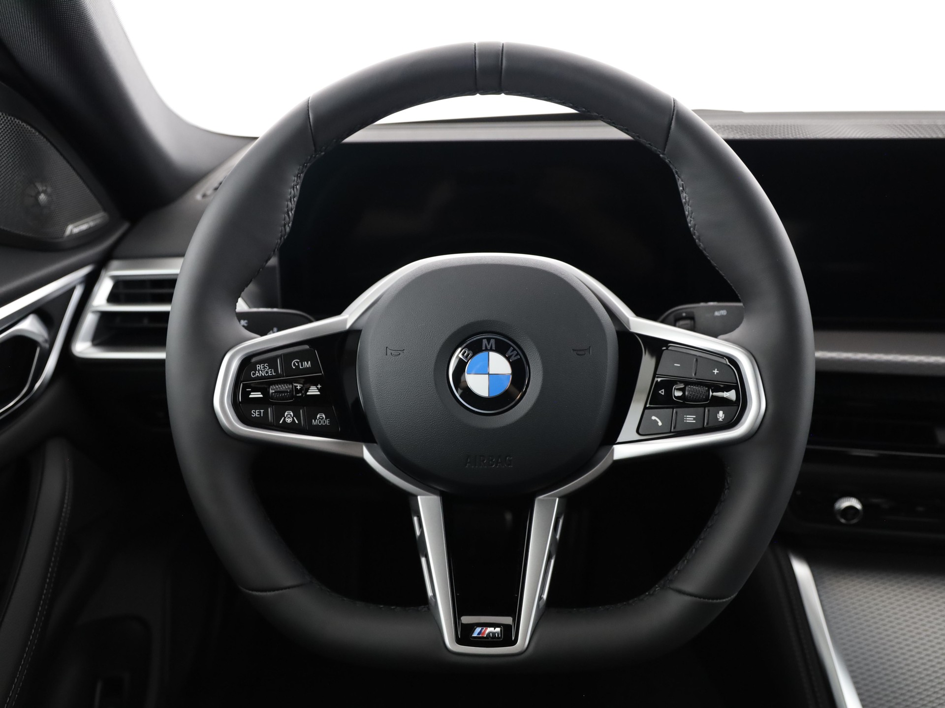 BMW i4 xDrive40-image-18