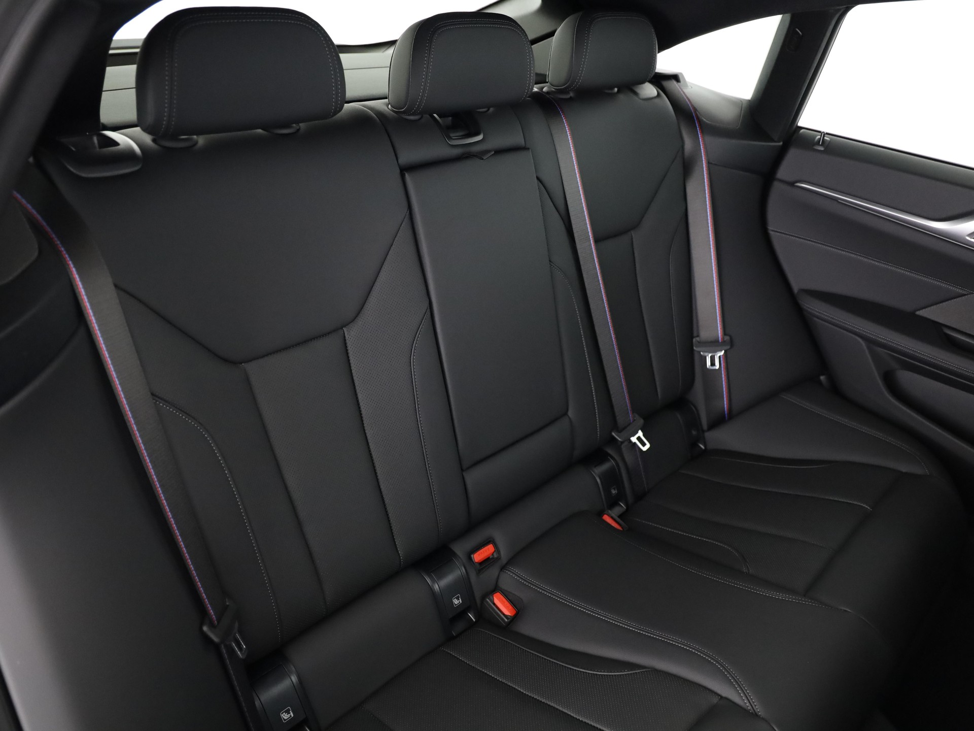 BMW i4 xDrive40-image-15