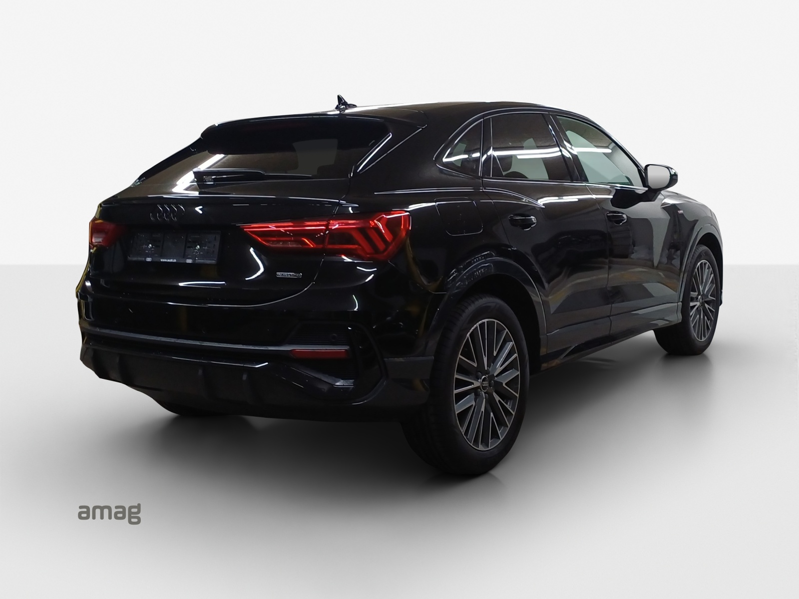 AUDI Q3 Sportback 40 TFSI S line quattro S-tronic-image-4