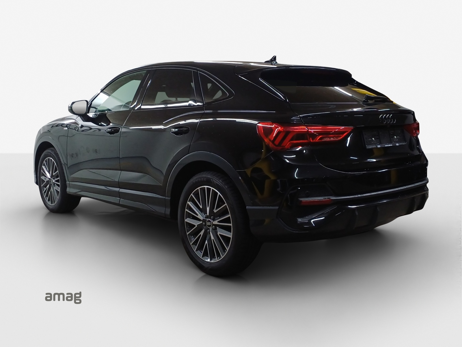 AUDI Q3 Sportback 40 TFSI S line quattro S-tronic-image-2