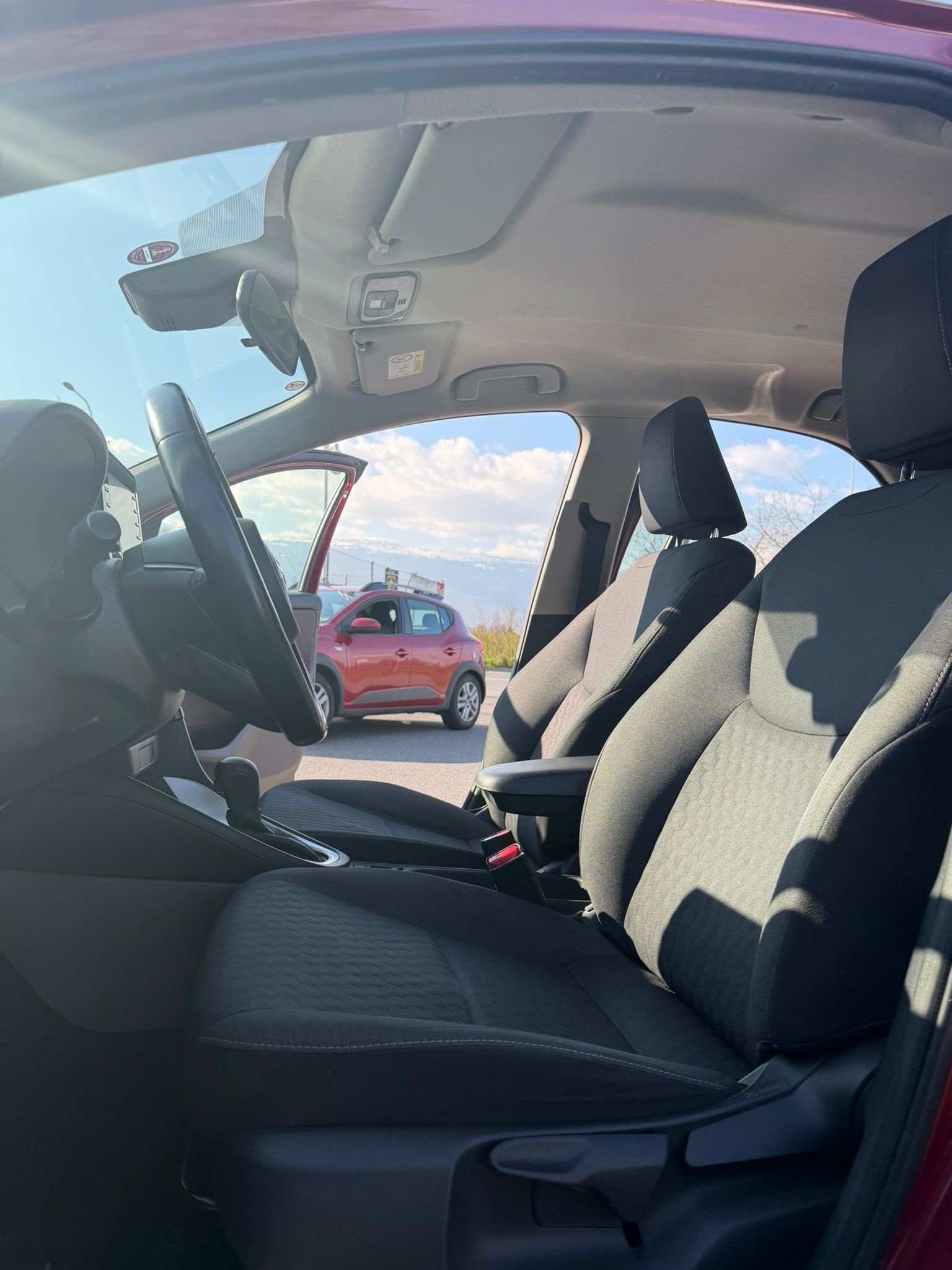TOYOTA Yaris 1.5 Active e-CVT-image-11