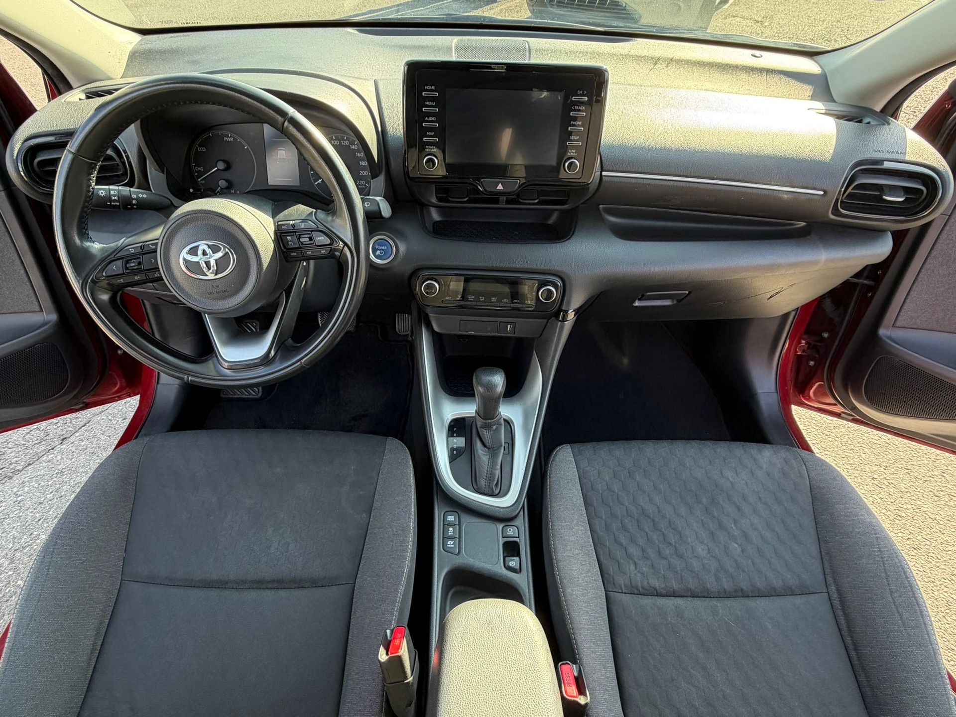TOYOTA Yaris 1.5 Active e-CVT-image-6