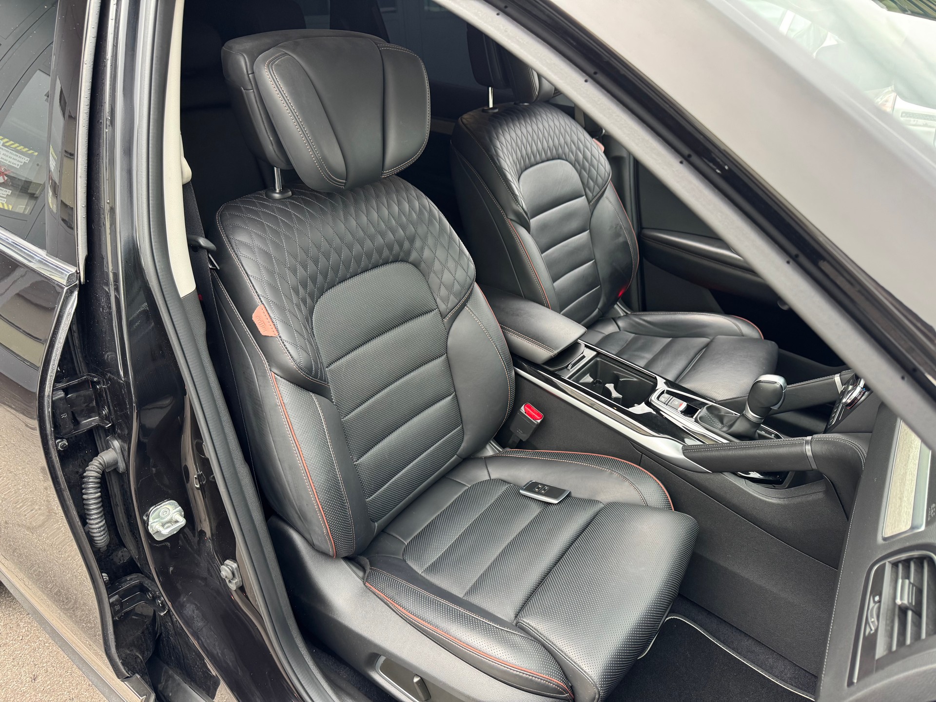 RENAULT Koleos 2.0 dCi Initiale Paris 4WD Xtronic CVT-image-9