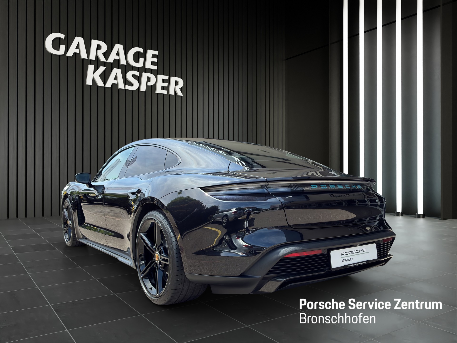 PORSCHE Taycan Turbo S-showroom-element-2
