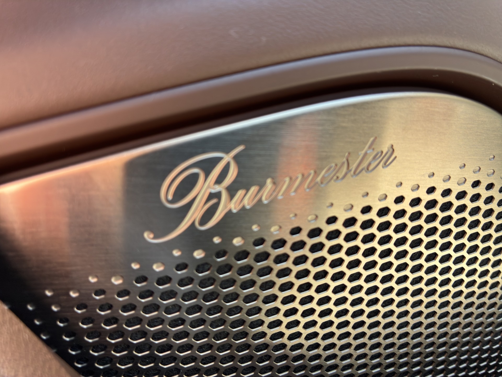 PORSCHE Taycan Turbo S-image-21