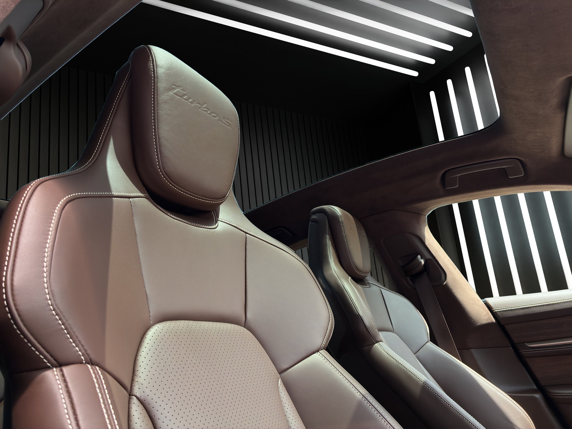PORSCHE Taycan Turbo S-image-17