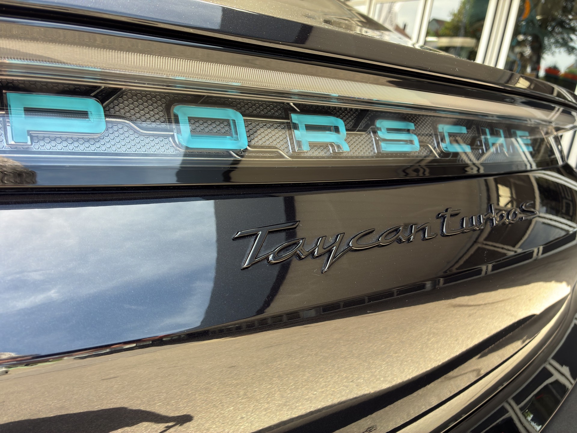 PORSCHE Taycan Turbo S-image-22
