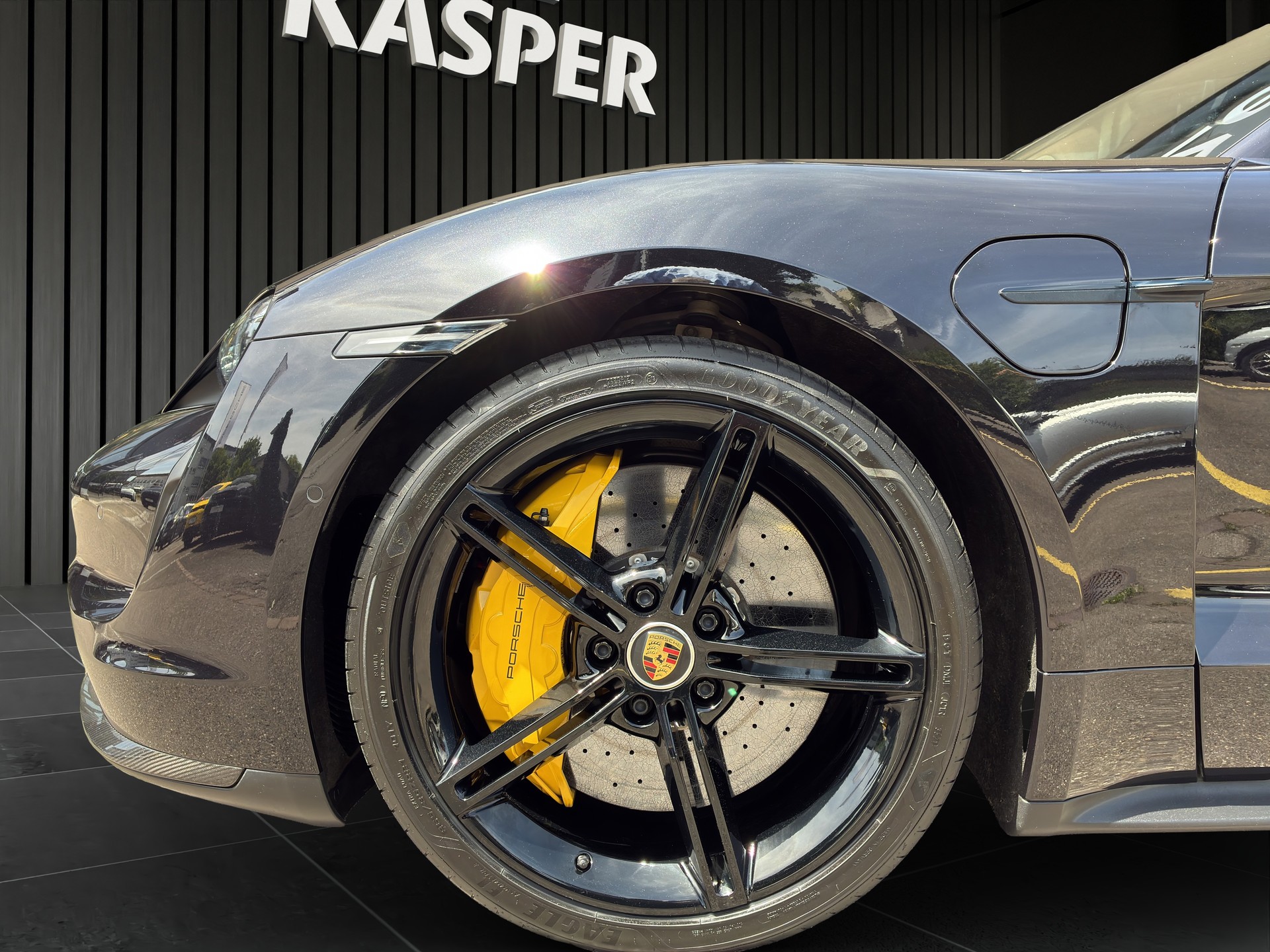 PORSCHE Taycan Turbo S-image-9