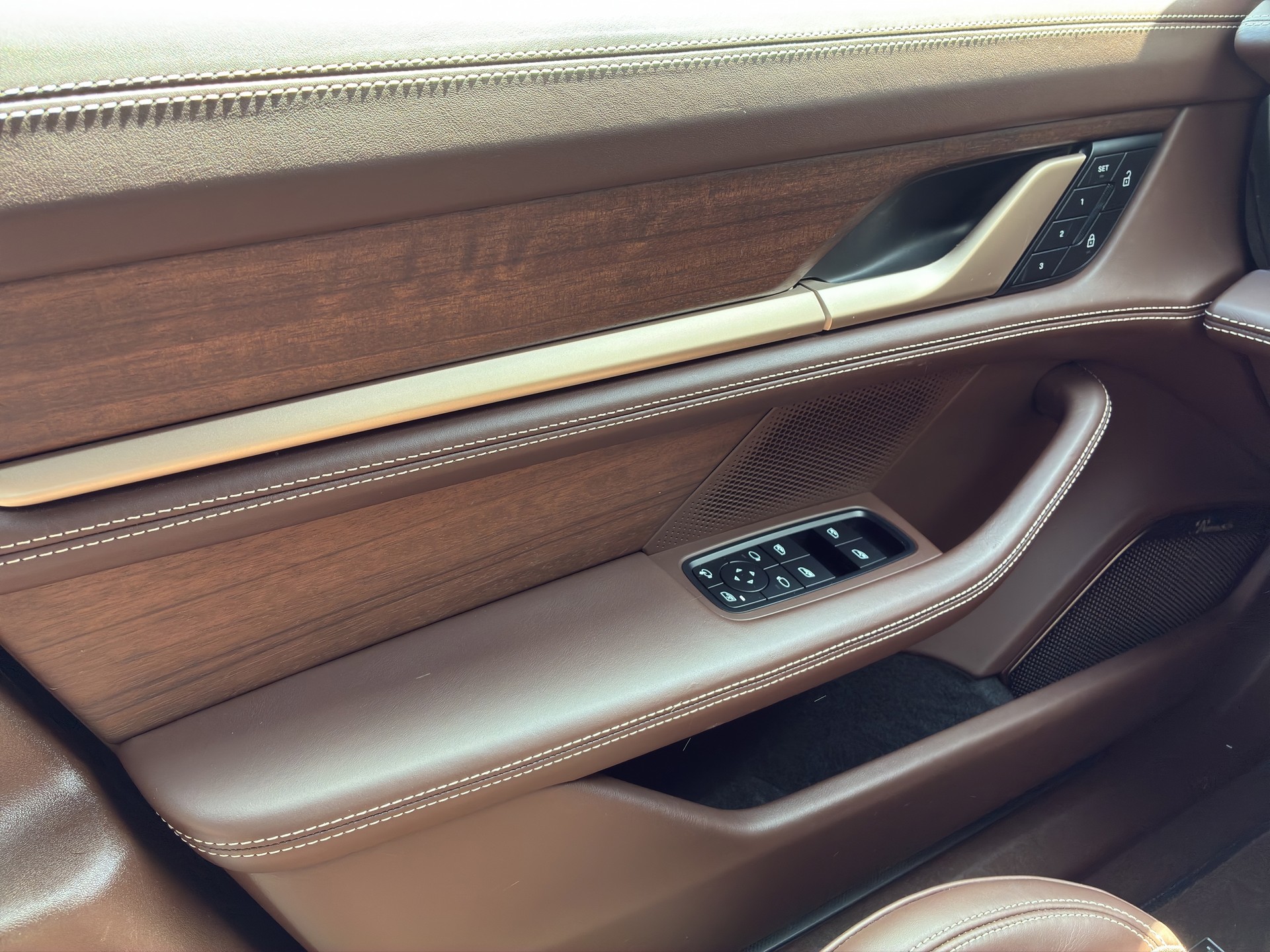 PORSCHE Taycan Turbo S-image-11