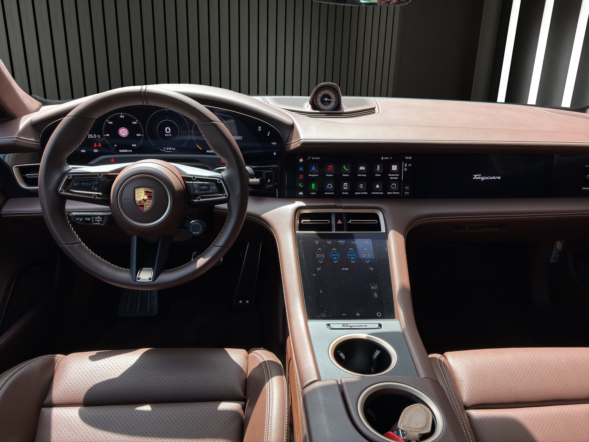 PORSCHE Taycan Turbo S-image-13