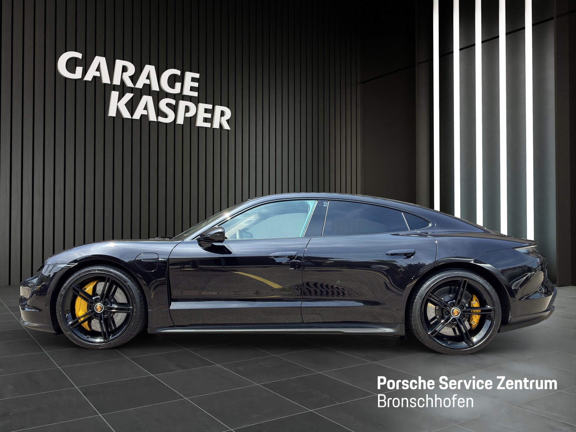 PORSCHE Taycan Turbo S-showroom-element-1