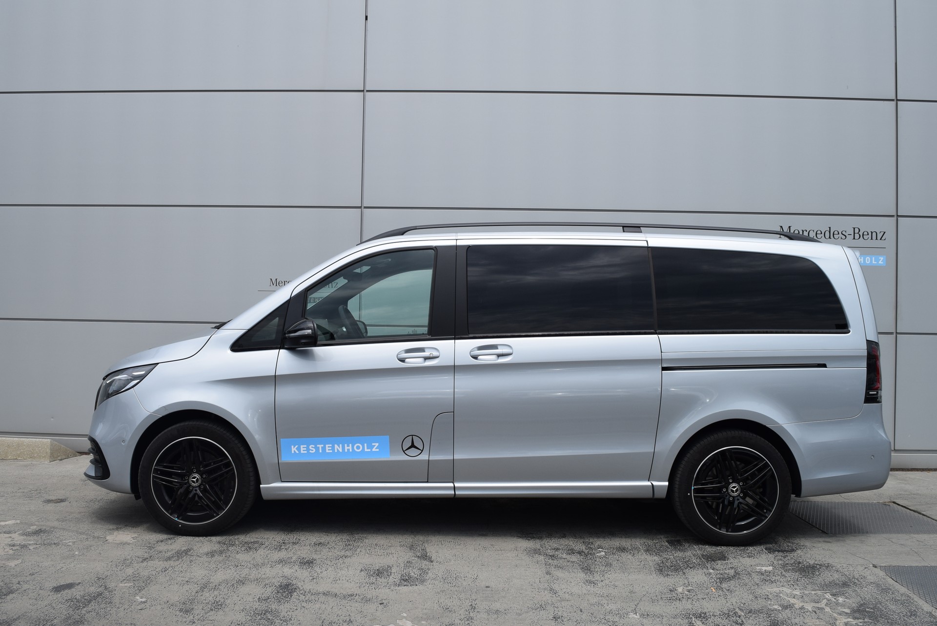 MERCEDES-BENZ V 300 d lang Swiss Edition 9G-Tronic-showroom-element-2