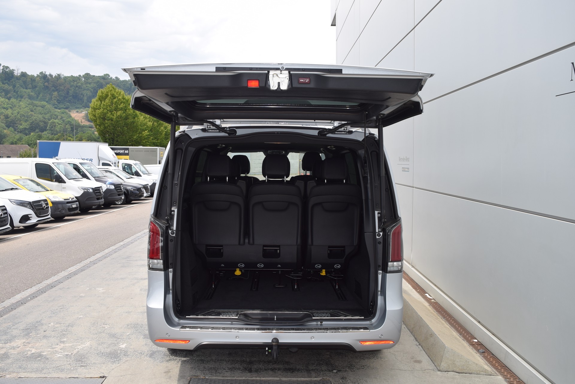 MERCEDES-BENZ V 300 d lang Swiss Edition 9G-Tronic-image-6