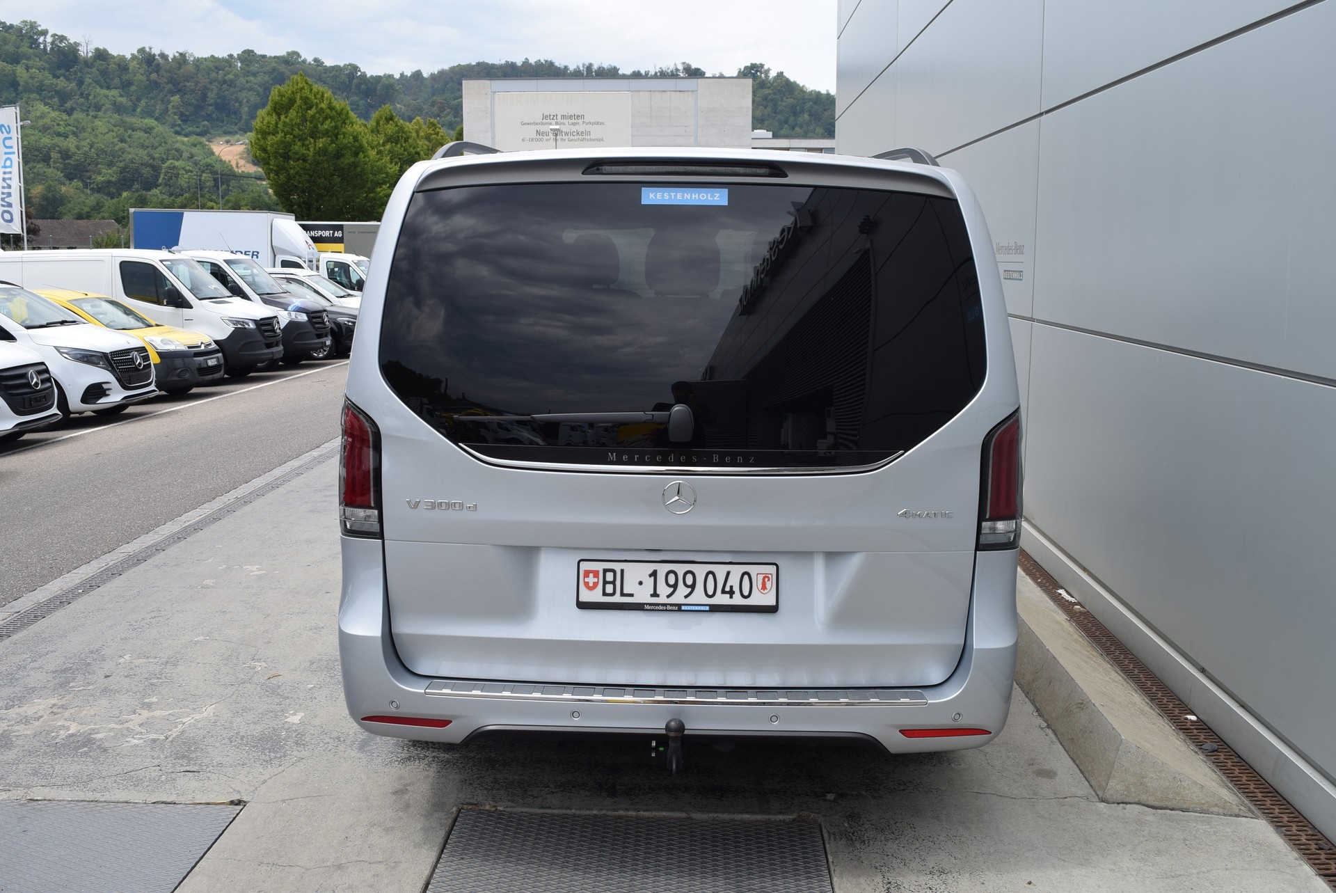 MERCEDES-BENZ V 300 d lang Swiss Edition 9G-Tronic-image-4