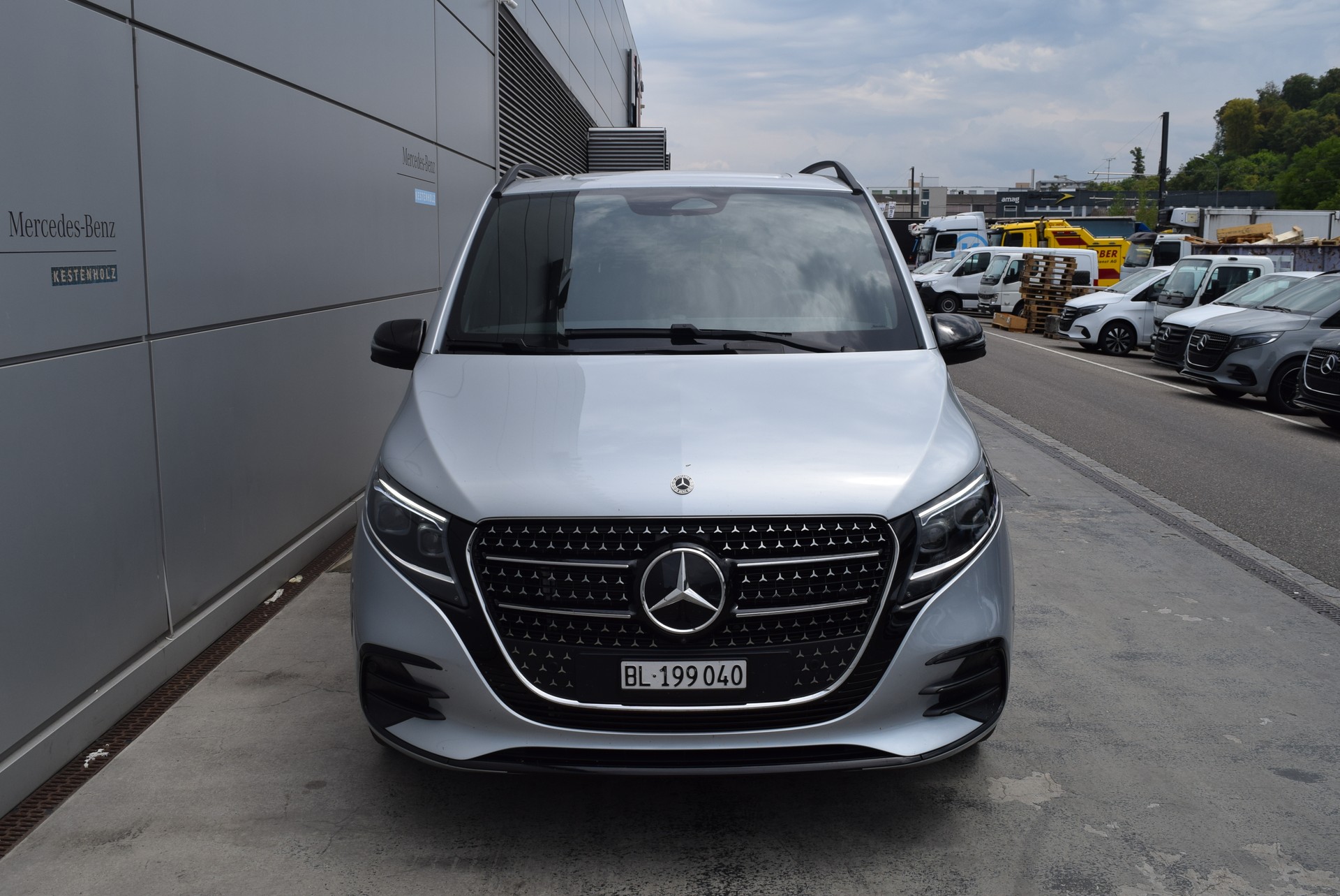 MERCEDES-BENZ V 300 d lang Swiss Edition 9G-Tronic-showroom-element-1